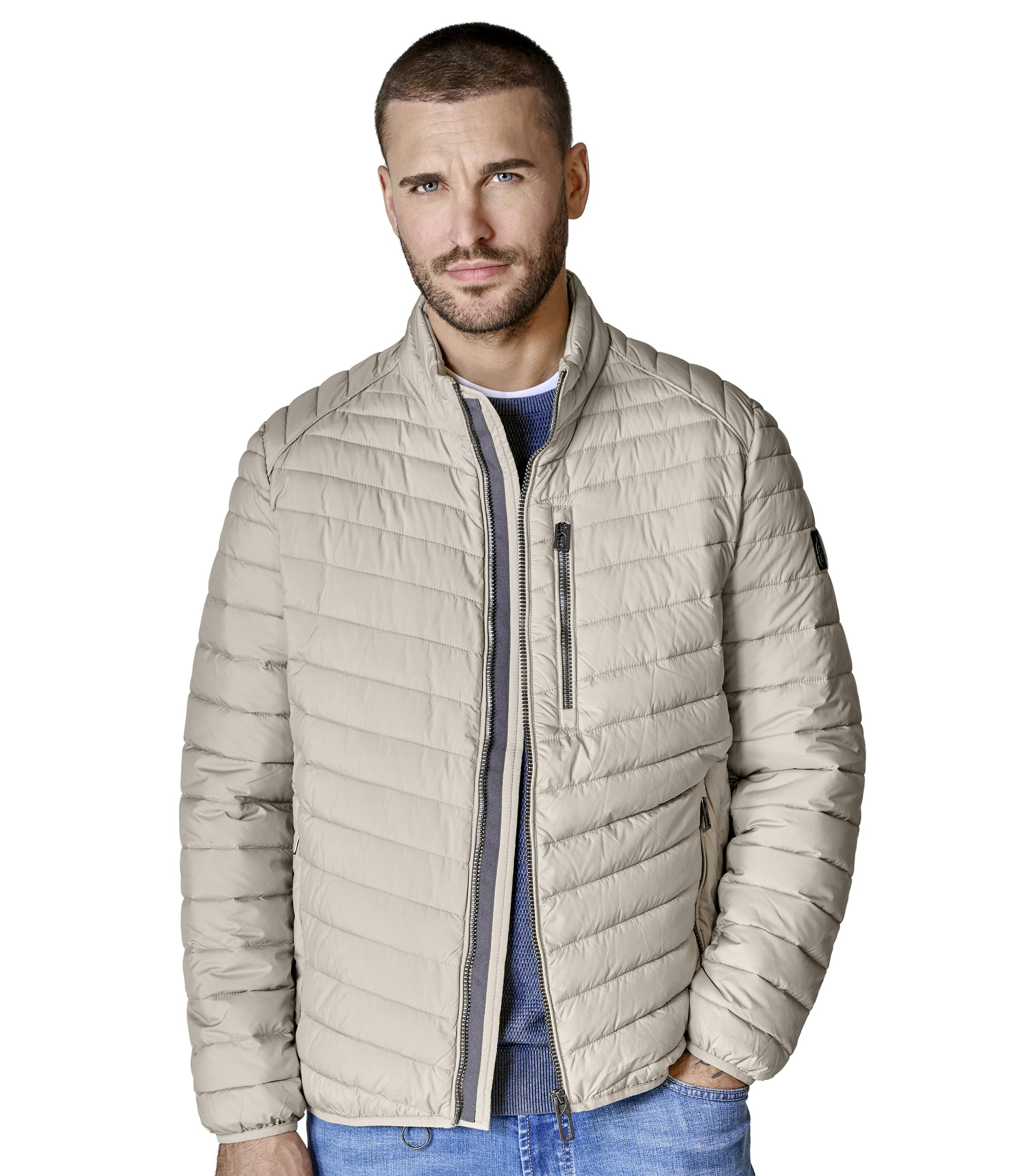 Eine Jacke im uni Muster in der Farbe Beige