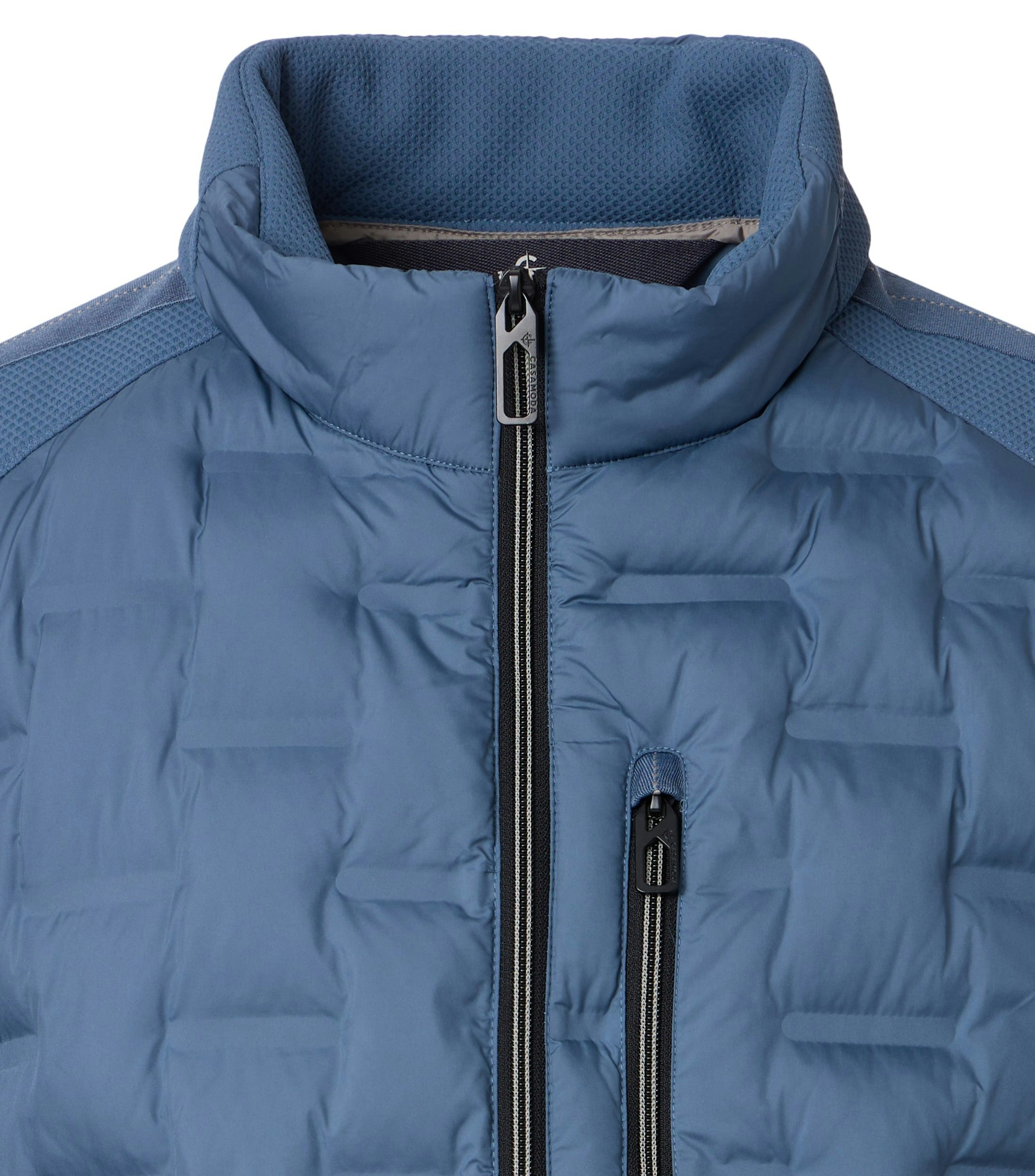 Eine Jacke im uni Muster in der Farbe Blau