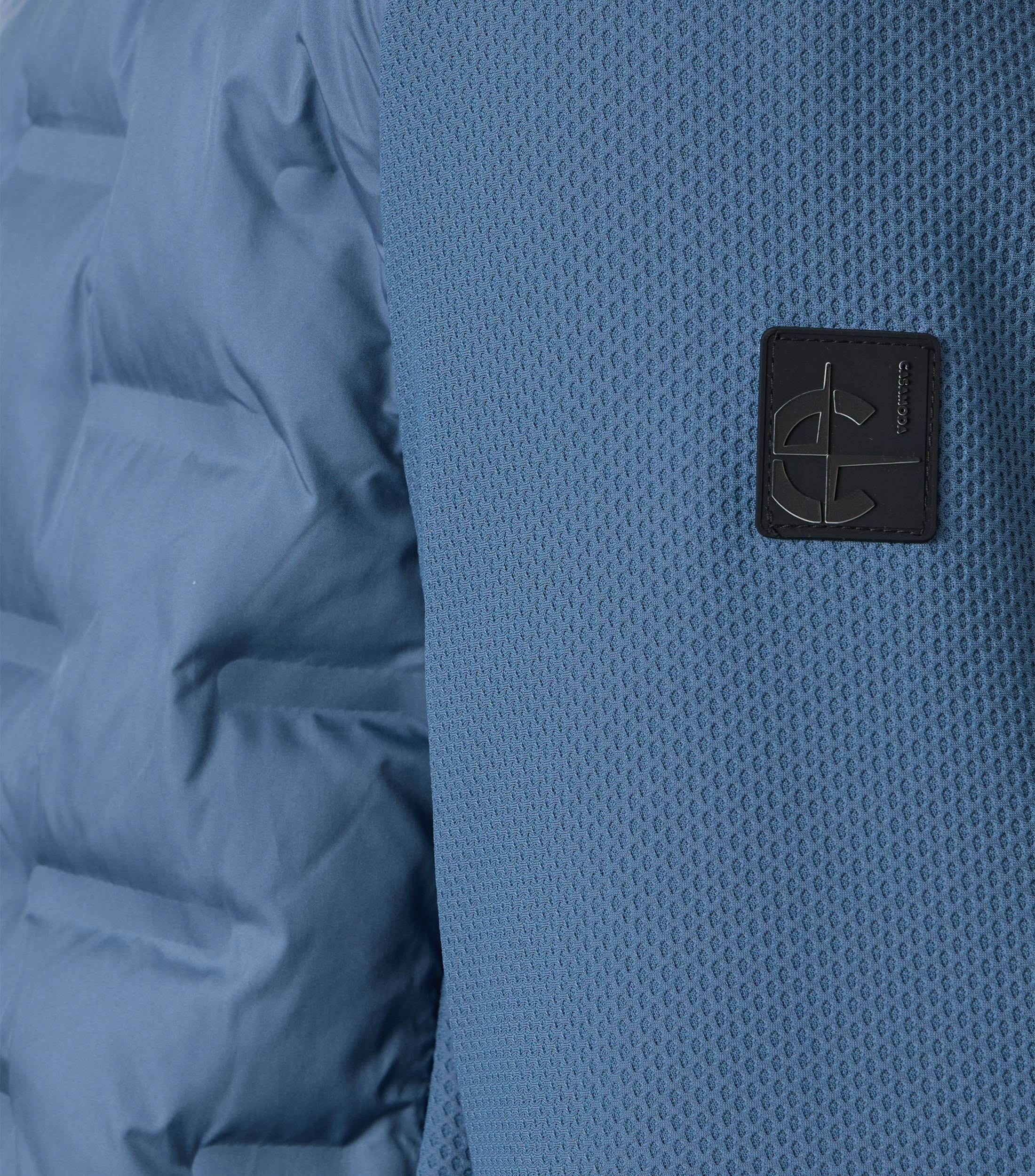 Eine Jacke im uni Muster in der Farbe Blau