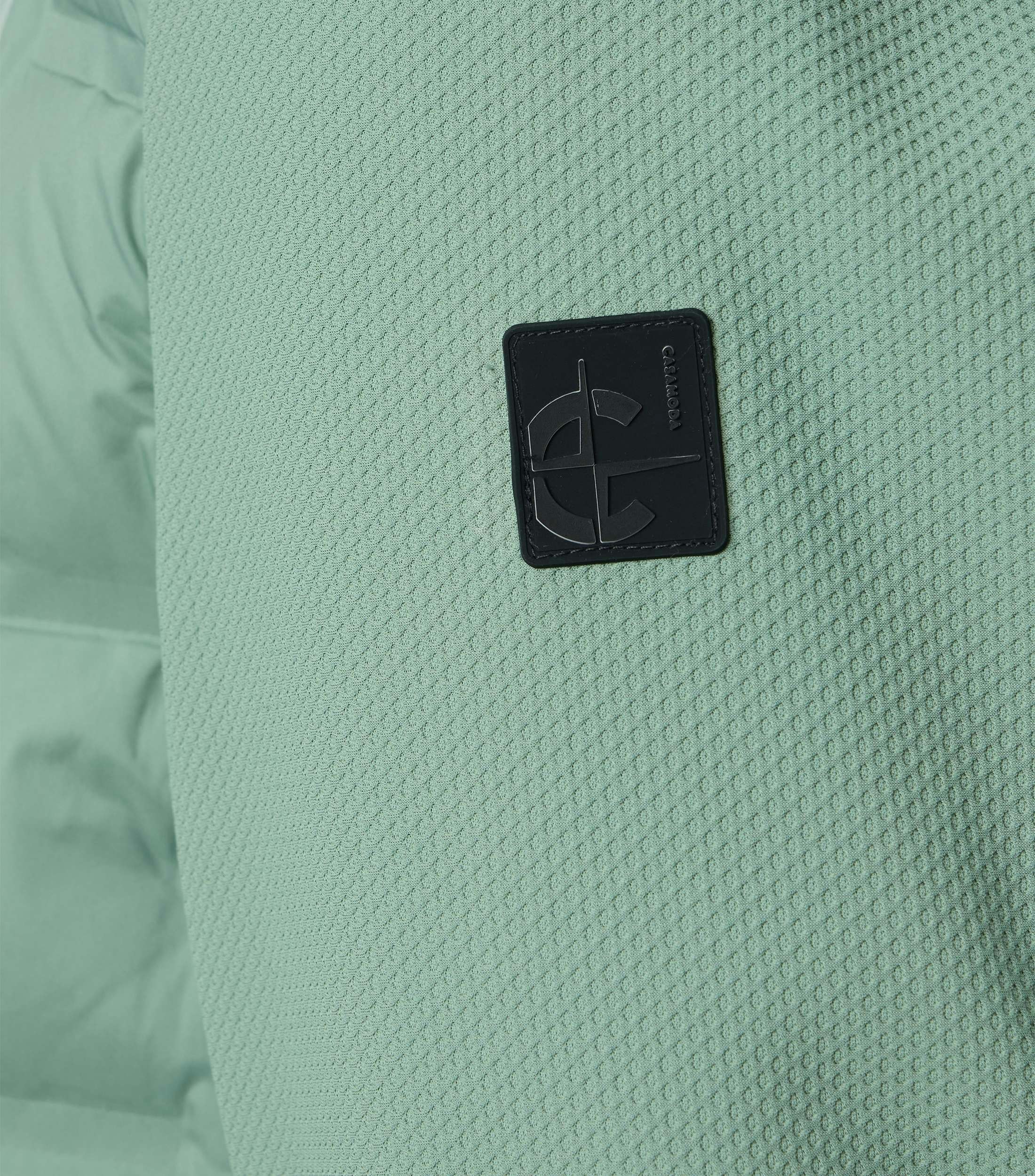 Eine Jacke im uni Muster in der Farbe Grün