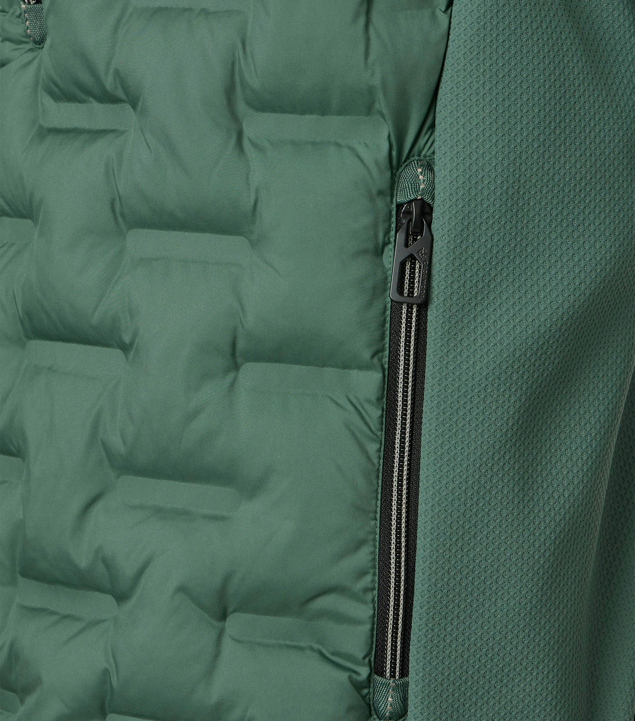 Eine Weste im uni Muster in der Farbe Grün