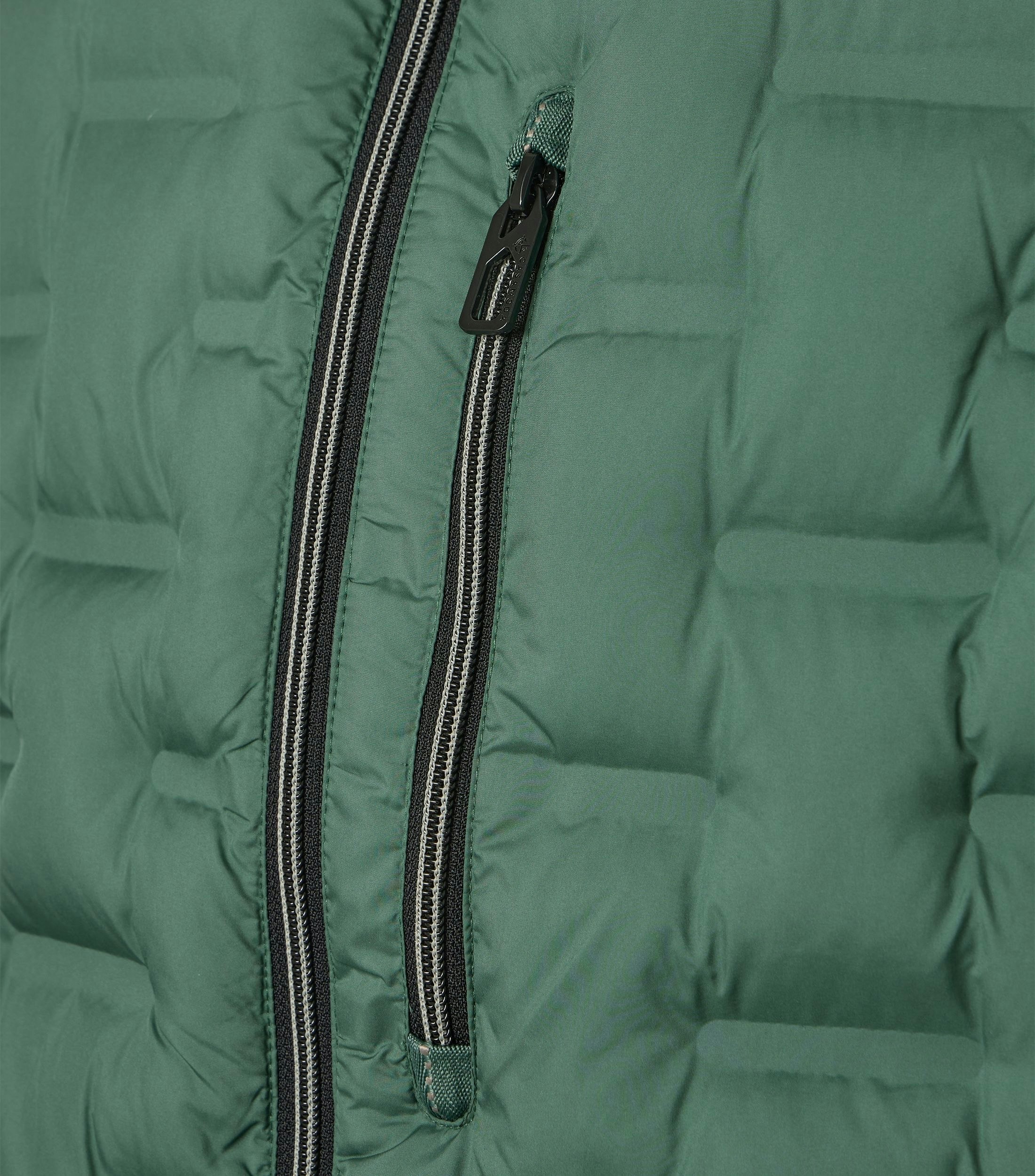 Eine Weste im uni Muster in der Farbe Grün