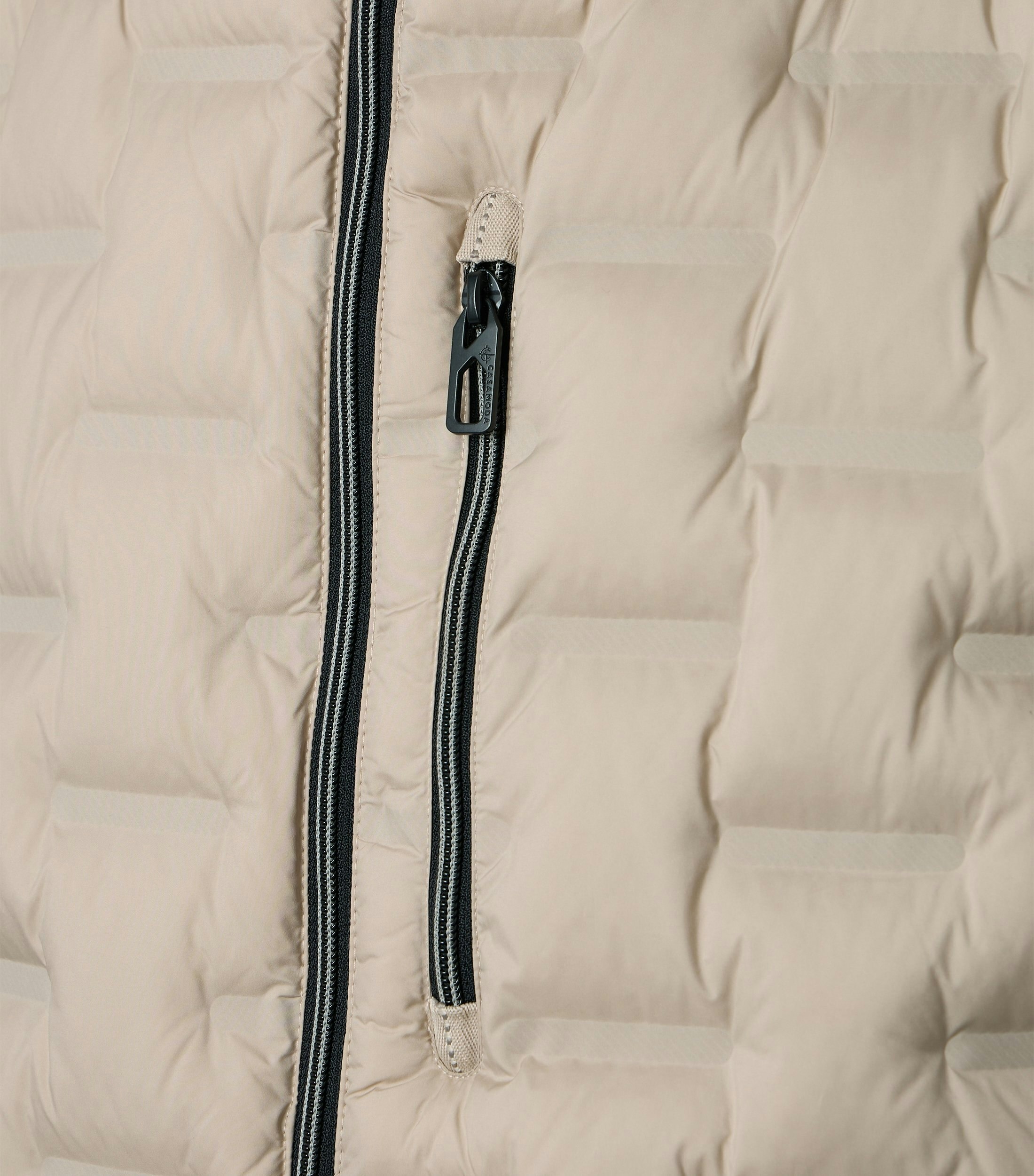 Eine Weste im uni Muster in der Farbe Beige