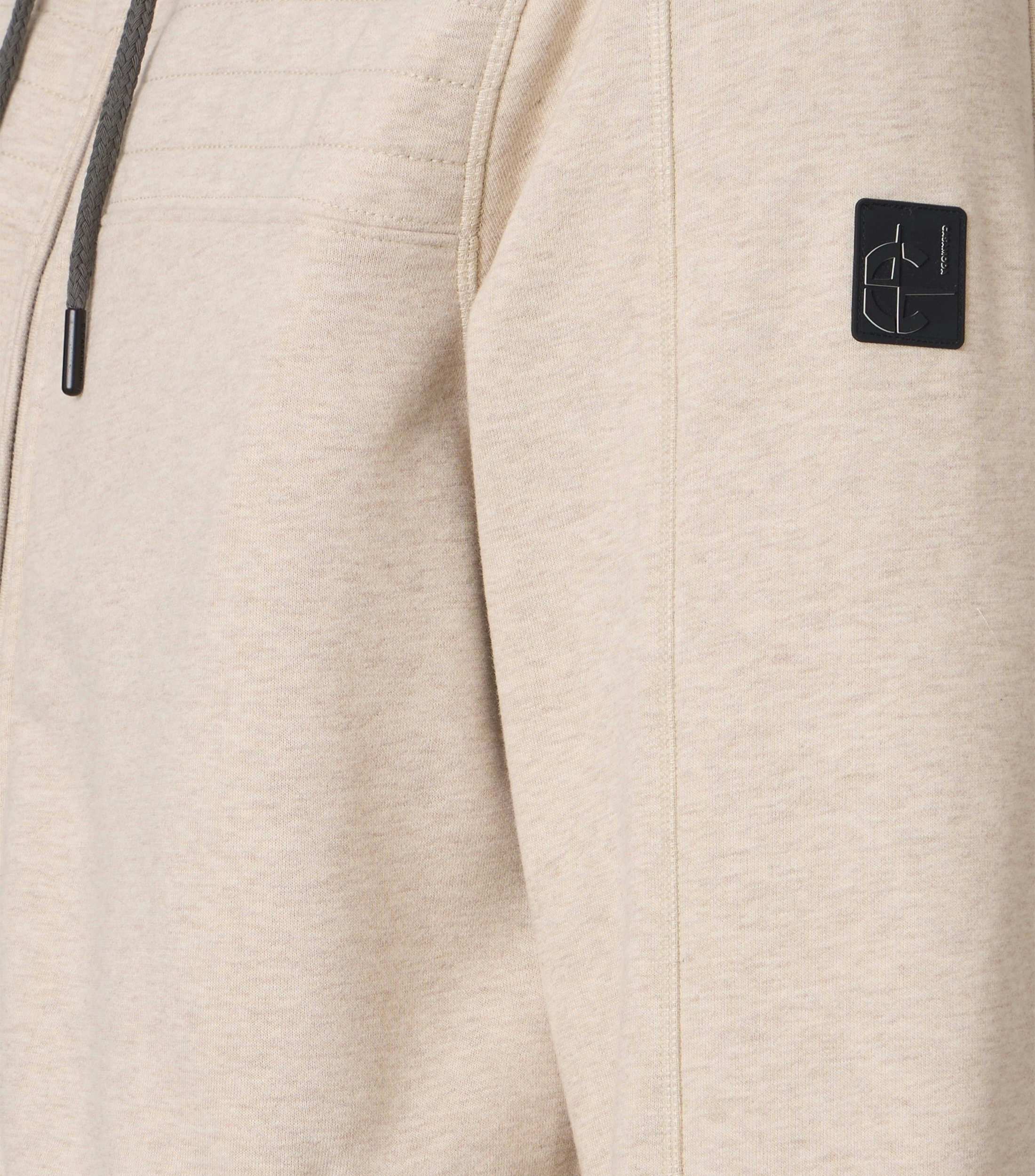 Ein Troyer im uni Muster in der Farbe Beige