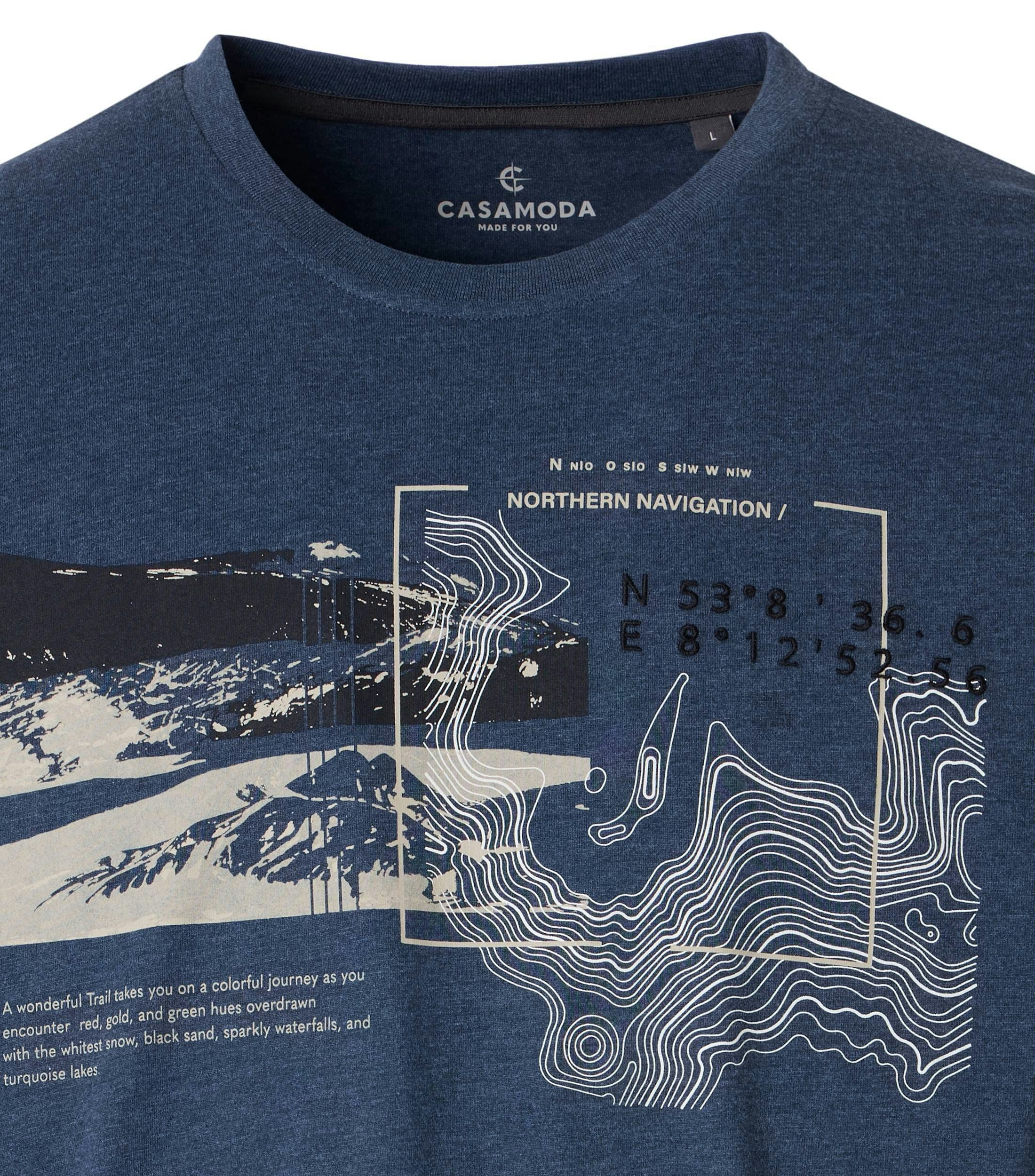 Ein T-Shirt im uni Muster in der Farbe Dunkelblau