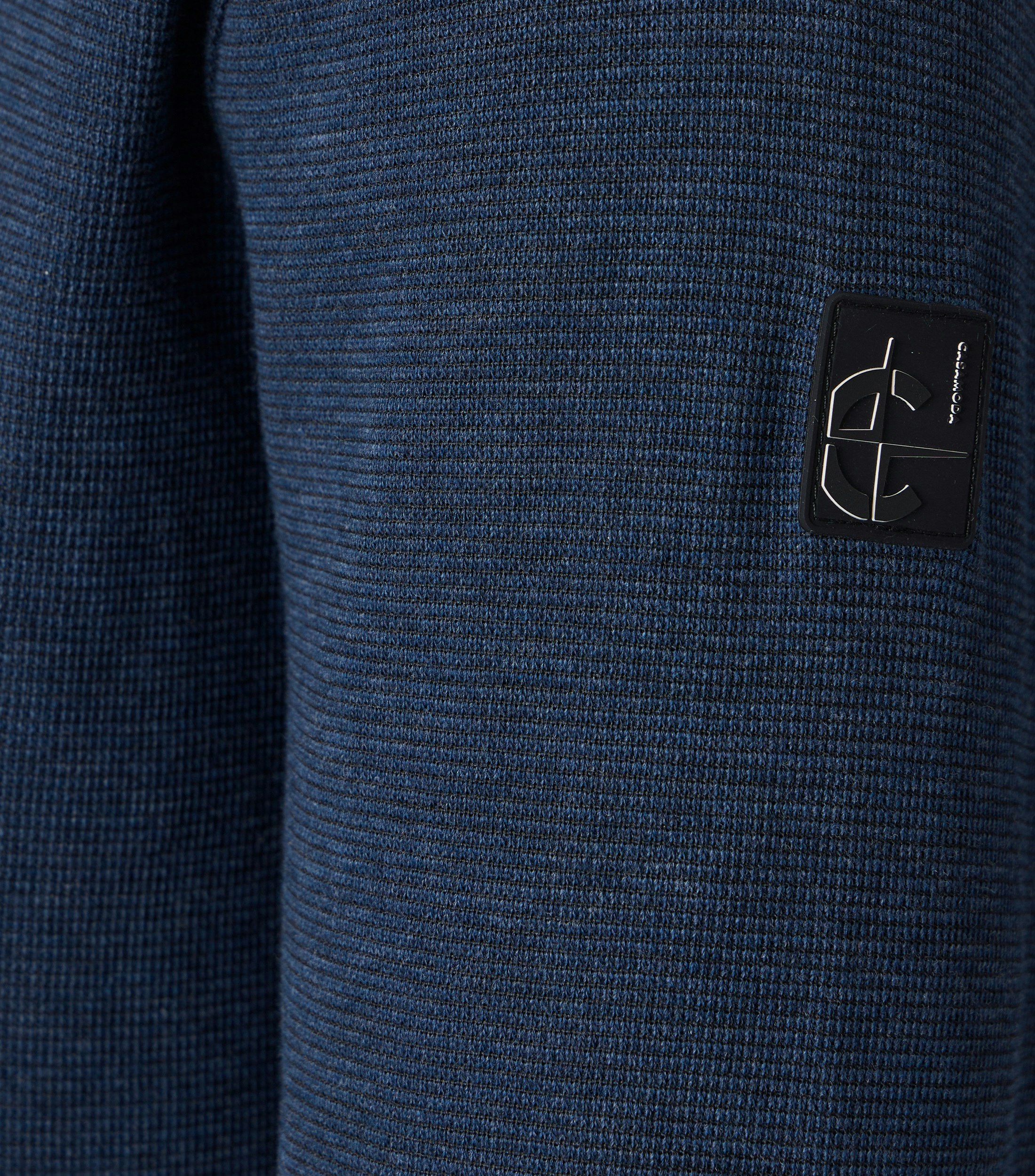 Ein Troyer im uni Muster in der Farbe Blau