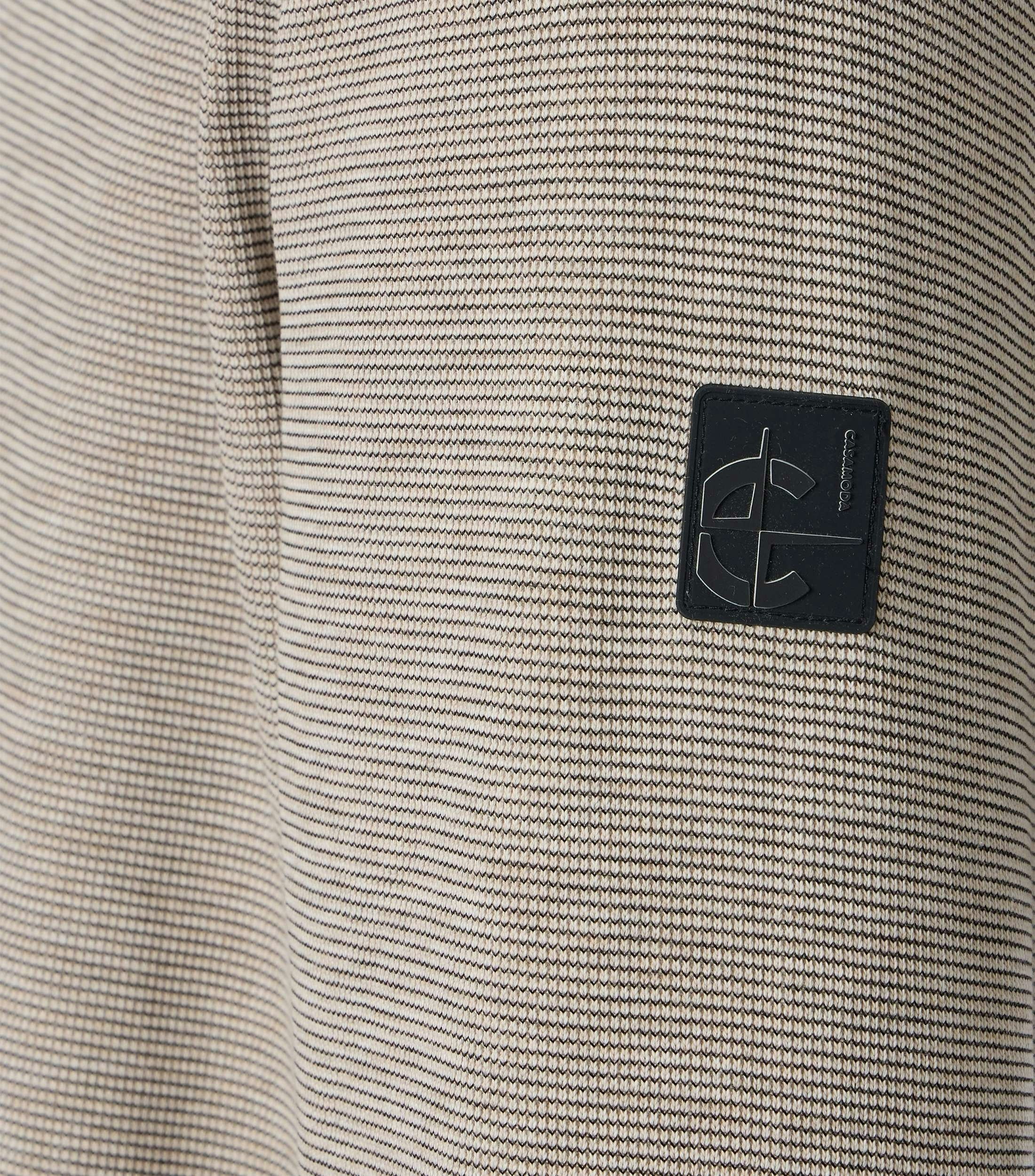 Ein Troyer im uni Muster in der Farbe Beige