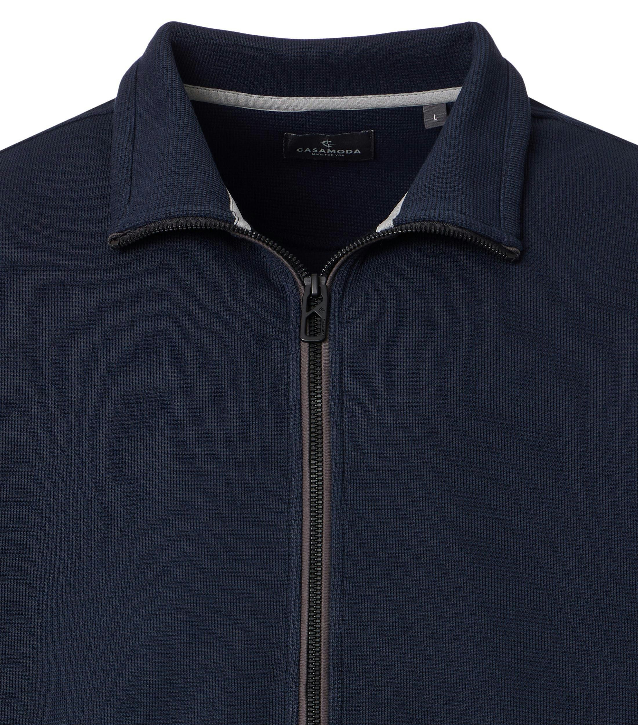 Eine Sweatweste im uni Muster in der Farbe Dunkelblau