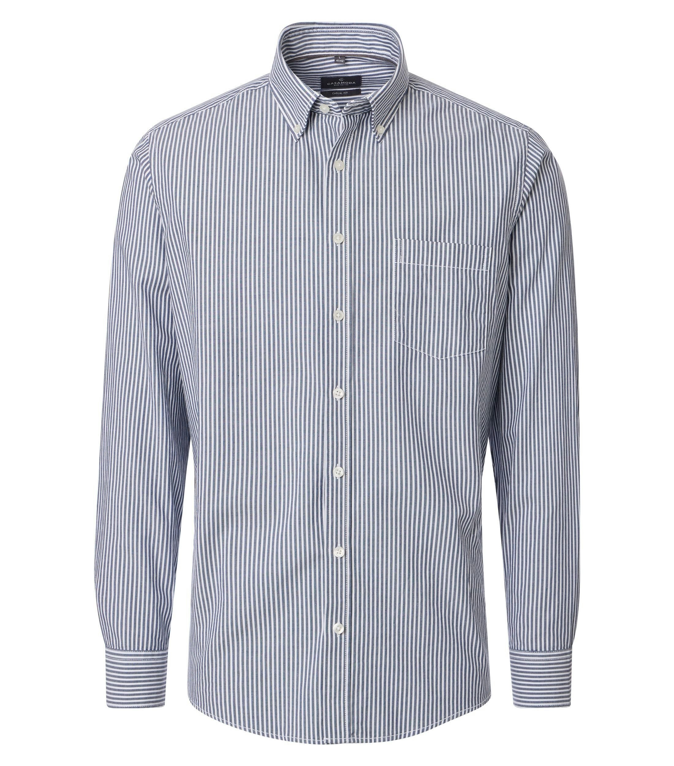 Ein Freizeithemd im gestreift Muster in der Farbe Dunkelblau