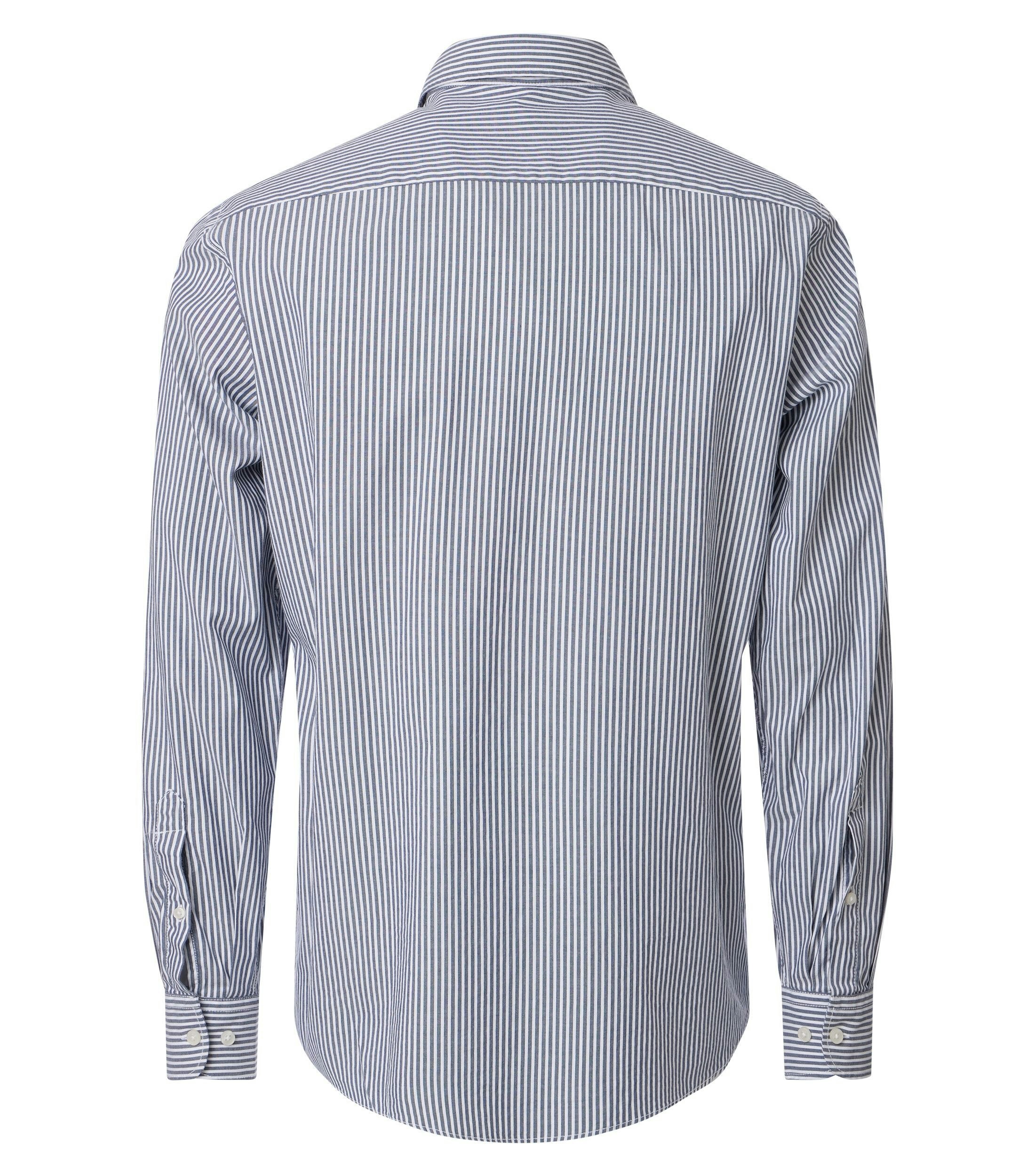 Ein Freizeithemd im gestreift Muster in der Farbe Dunkelblau