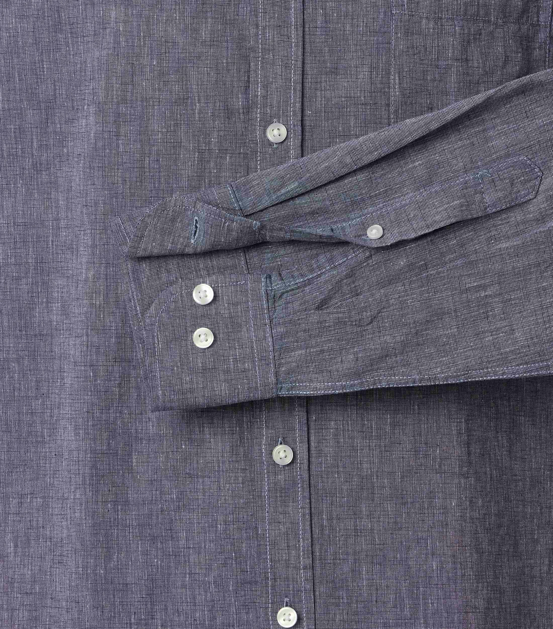 Ein Freizeithemd im uni Muster in der Farbe Dunkelblau