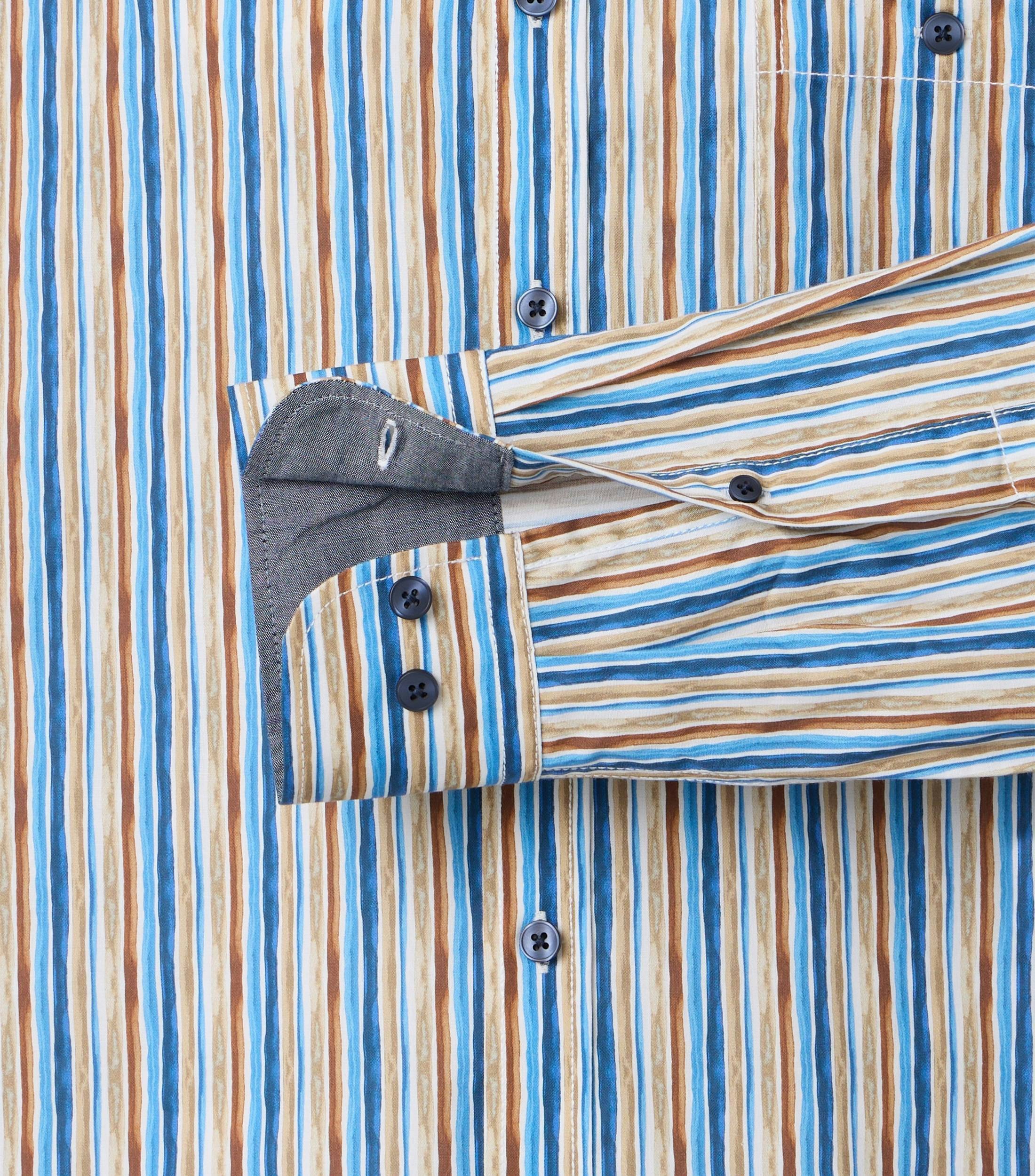 Ein Freizeithemd im Print Muster in der Farbe Beige