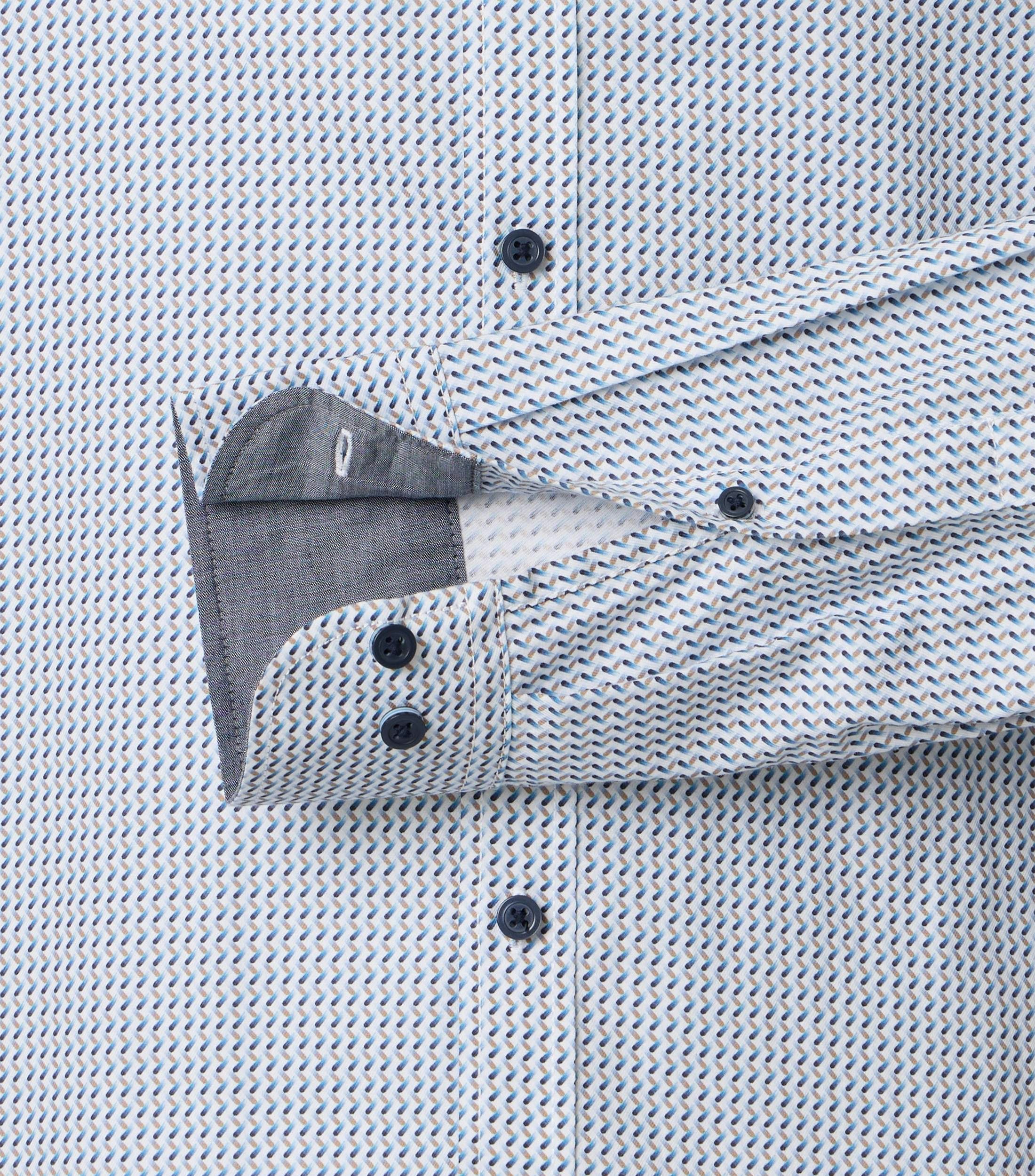 Ein Freizeithemd im Print Muster in der Farbe Blau