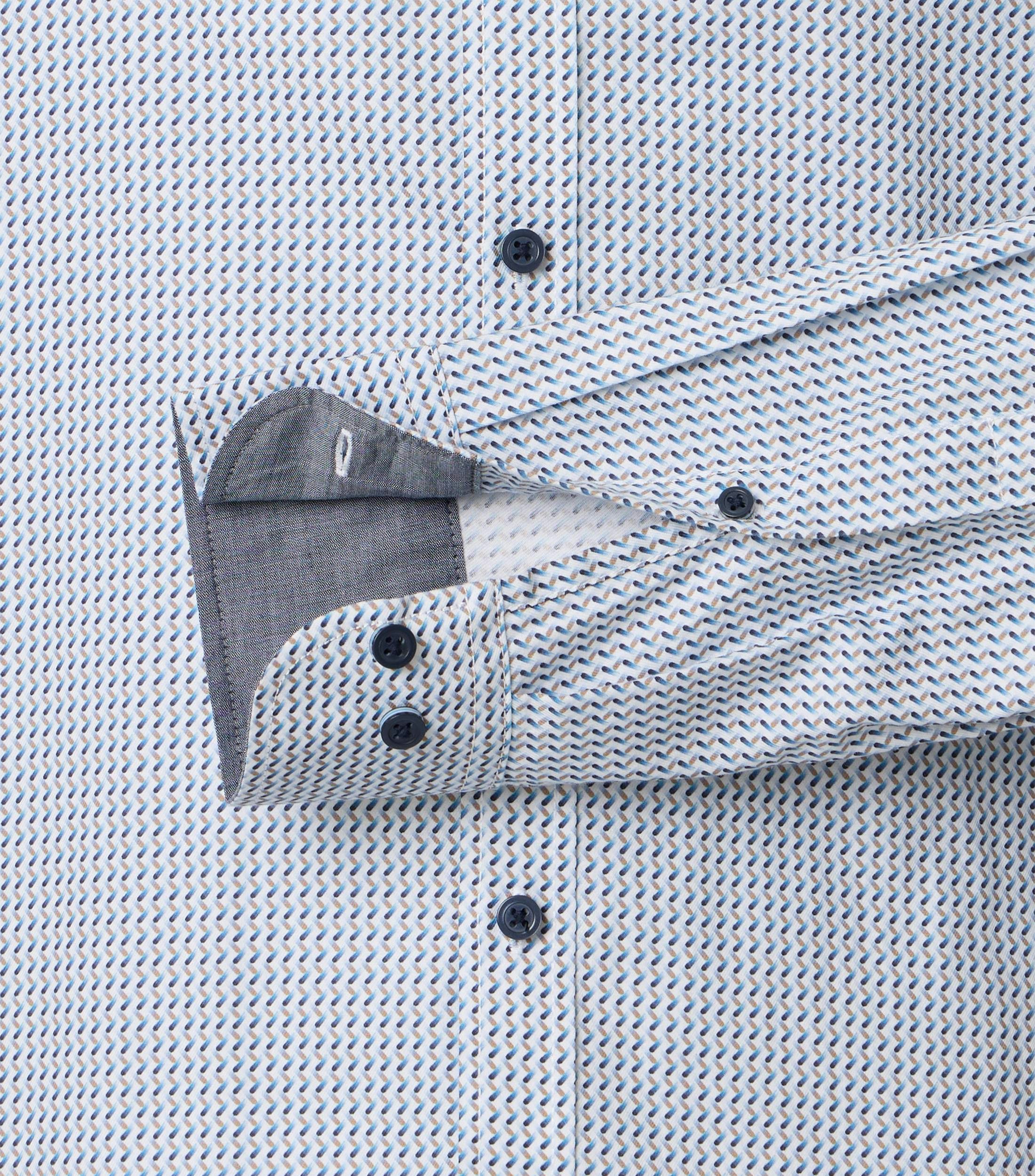 Ein Freizeithemd im Print Muster in der Farbe Hellblau