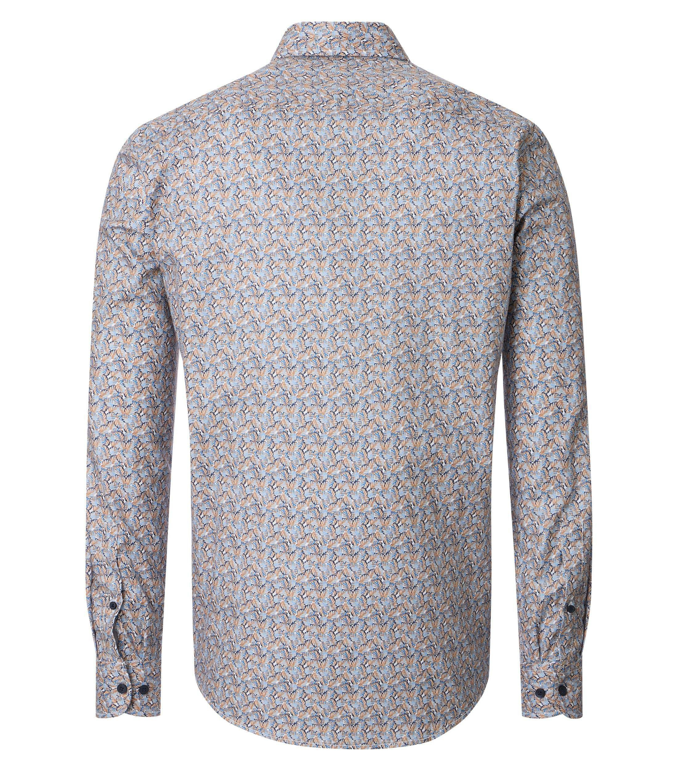 Ein Freizeithemd im Print Muster in der Farbe Blau