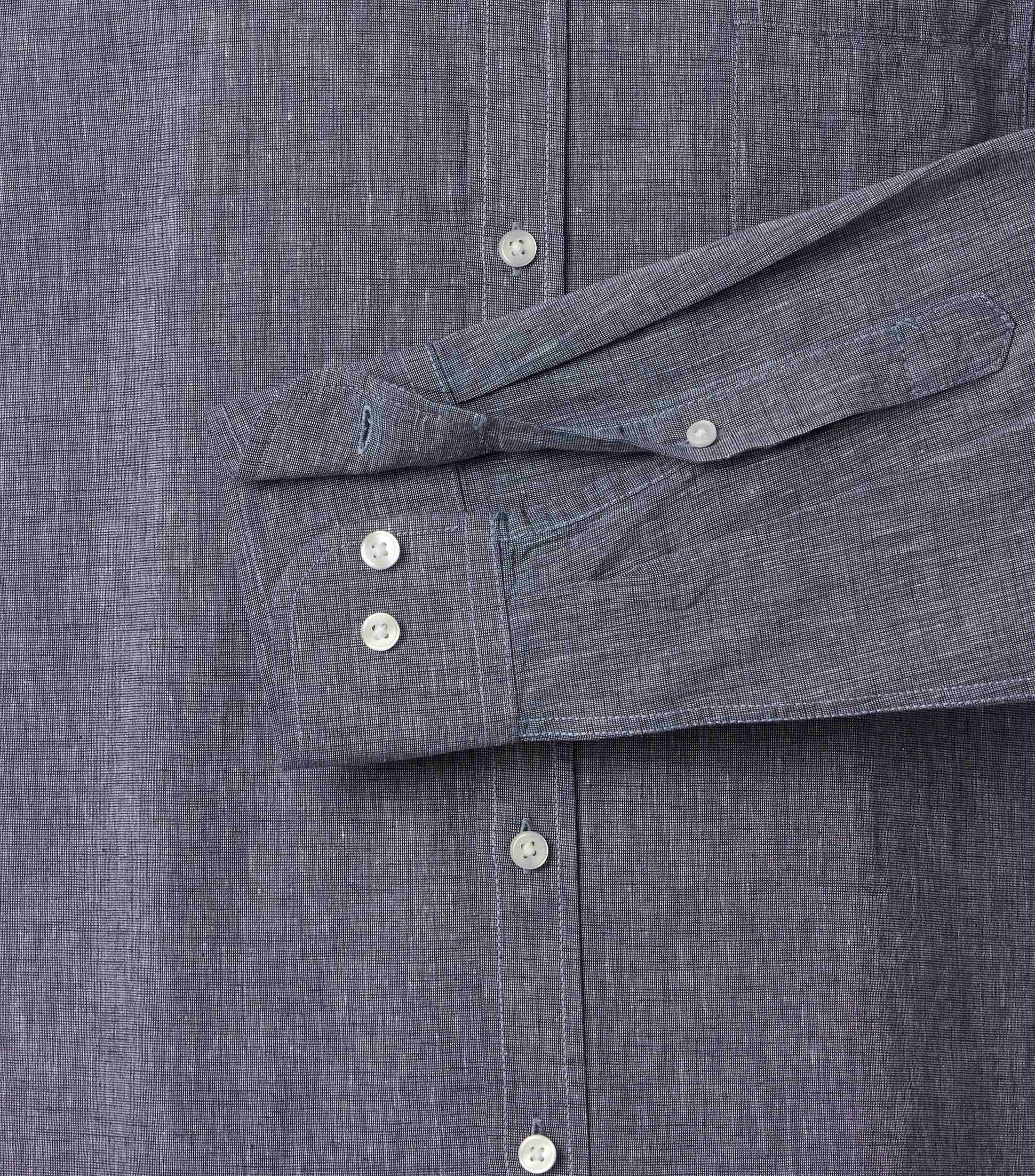 Ein Freizeithemd im uni Muster in der Farbe Dunkelblau