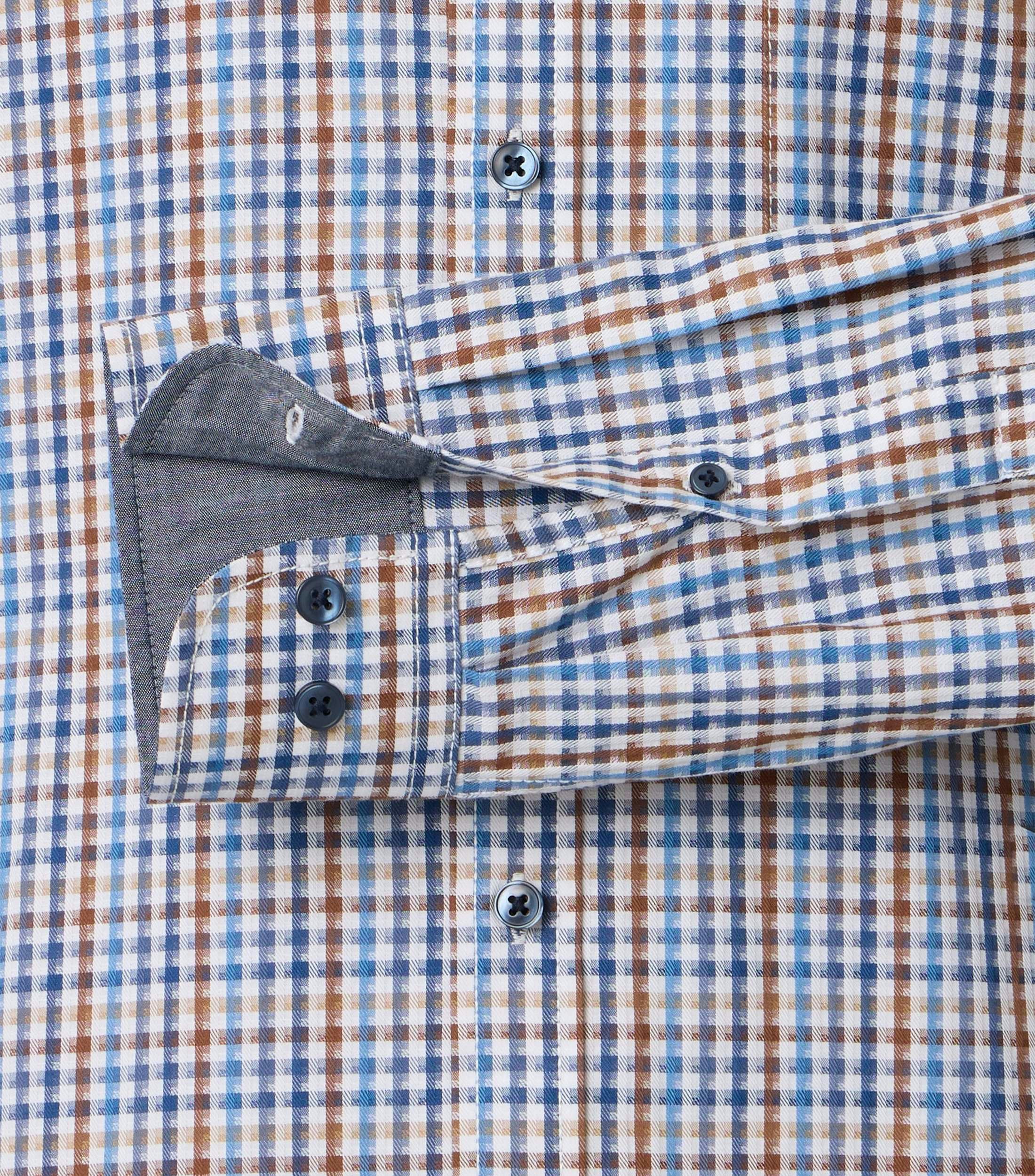 Ein Freizeithemd im uni Muster in der Farbe Blau