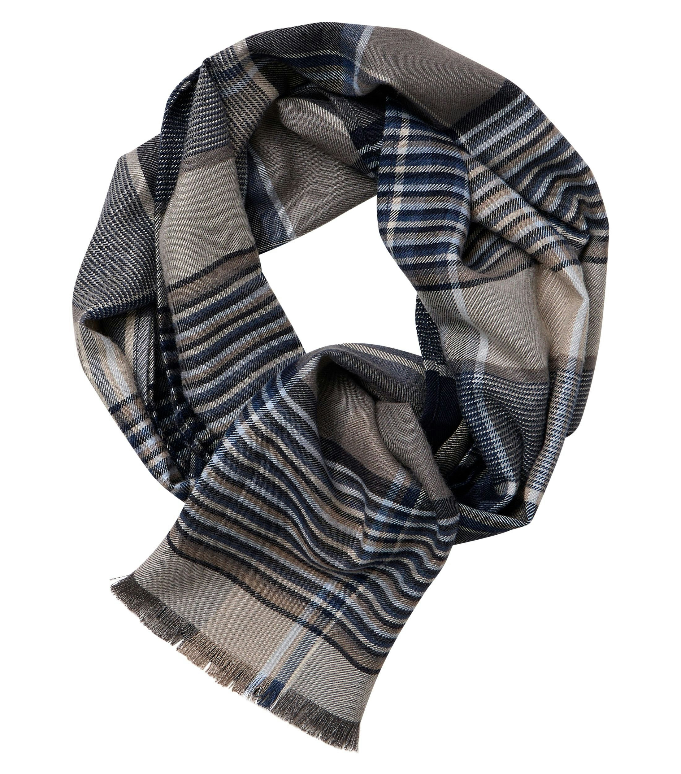 Ein Schal im uni Muster in der Farbe Beige