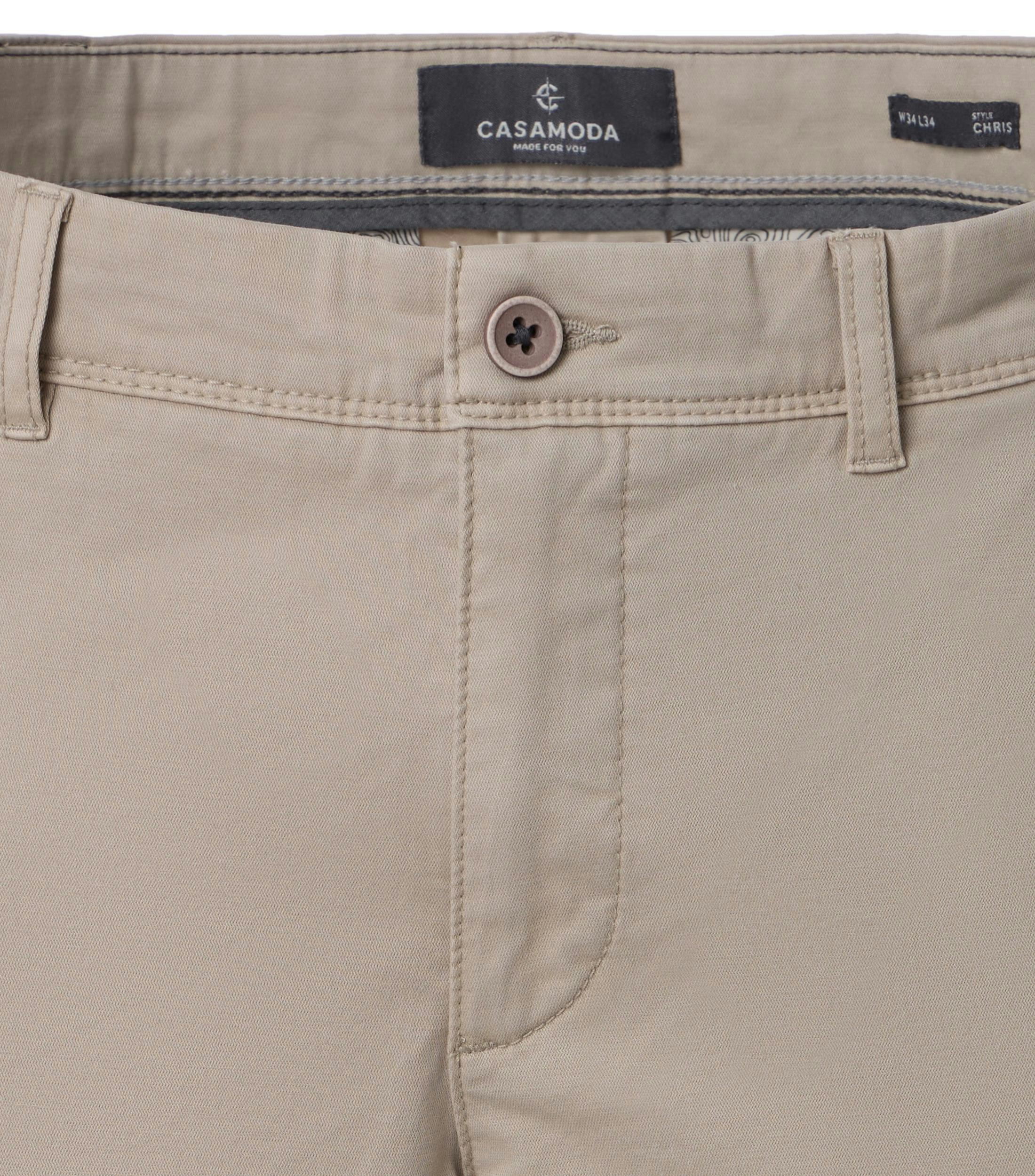 Eine Chino im uni Muster in der Farbe Champagner Beige