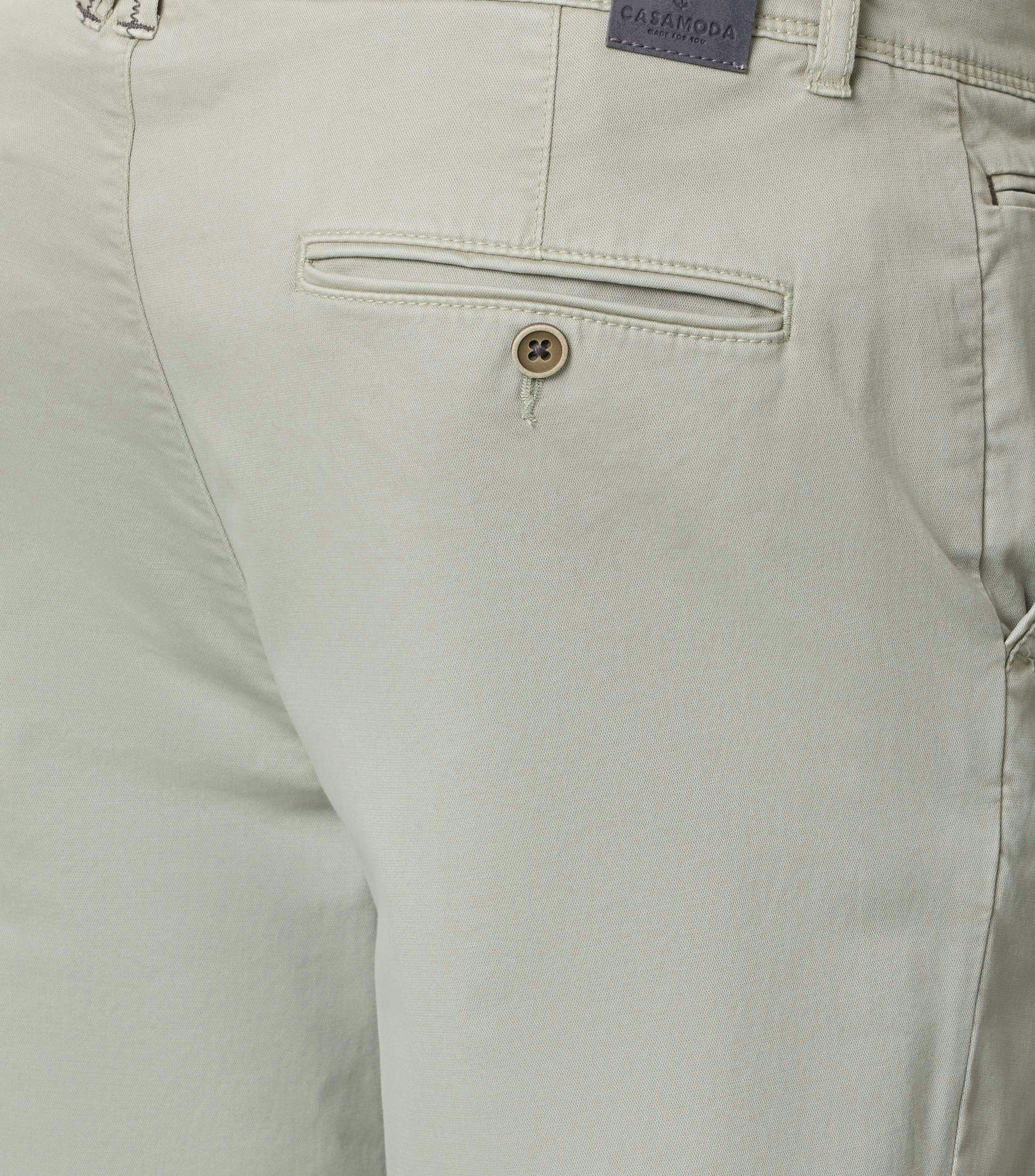 Eine Chino im uni Muster in der Farbe Hellgrün