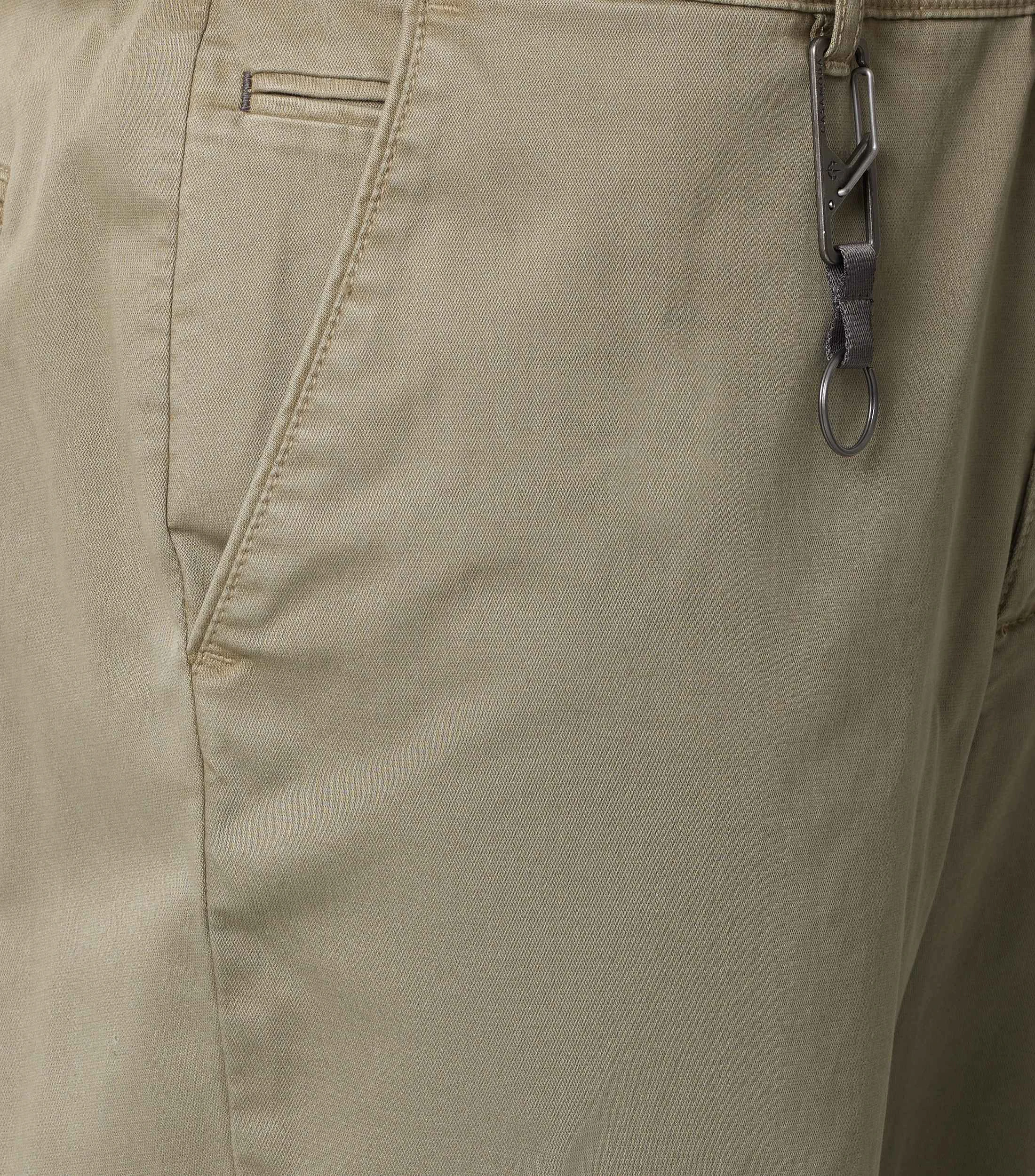 Chino im unifarbenen Design in der Farbe Grün