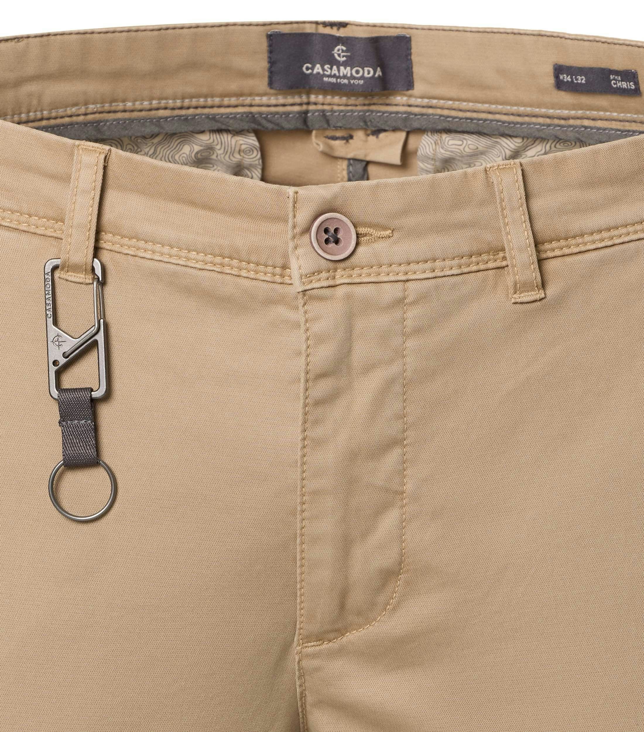 Eine Chino im uni Muster in der Farbe Beige