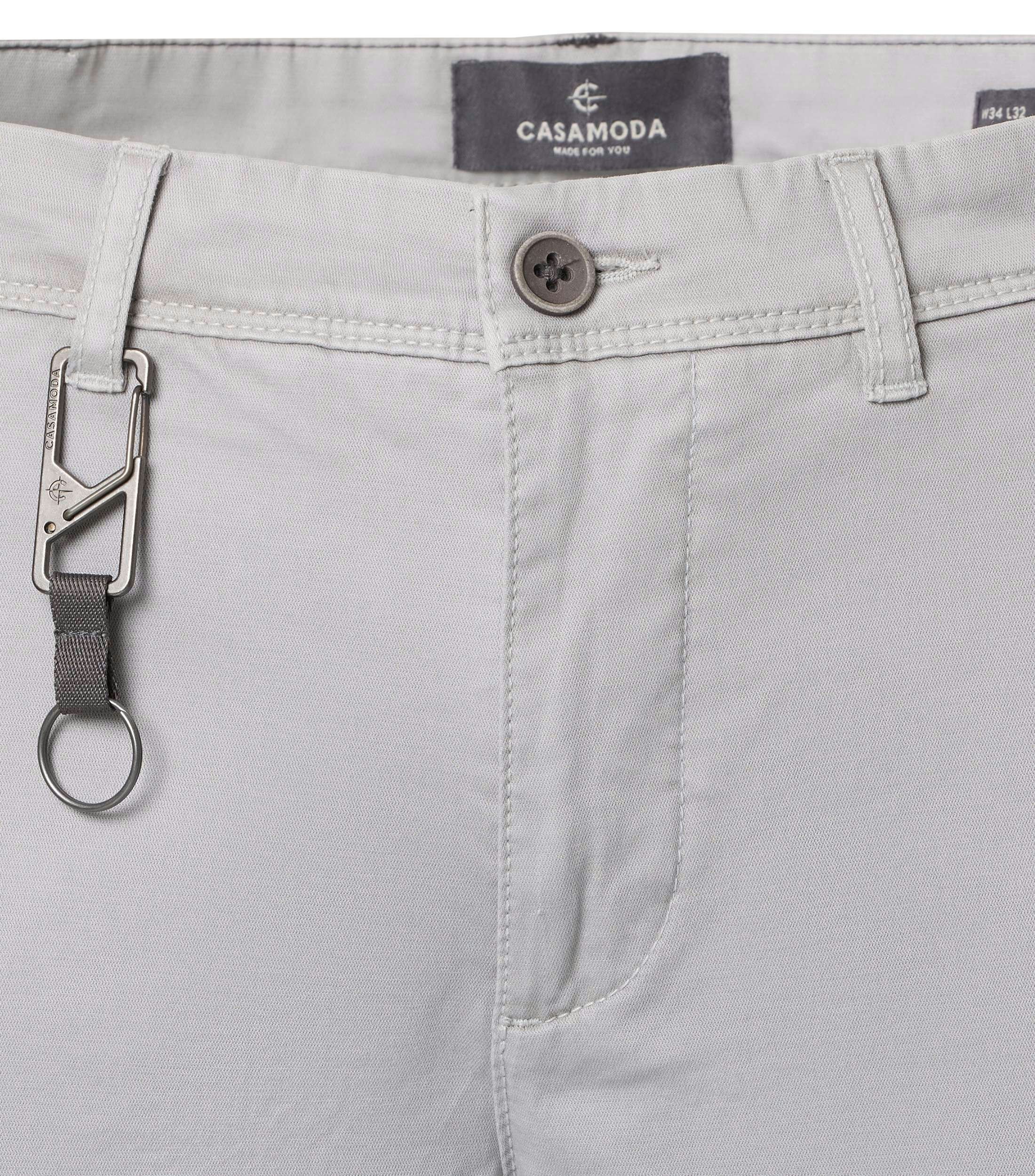 Eine Chino im uni Muster in der Farbe Hellgrau