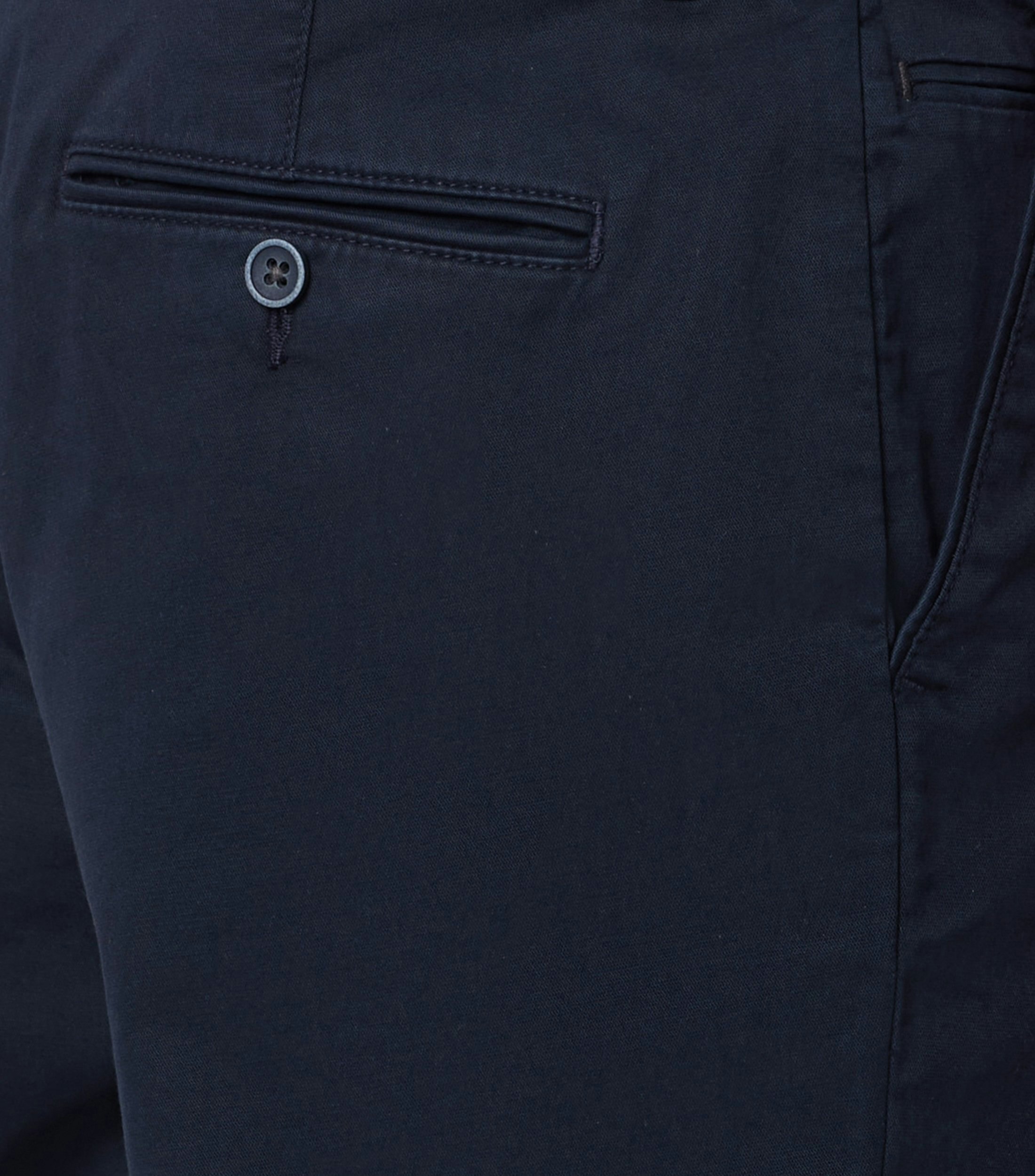 Eine Chino im uni Muster in der Farbe Dunkelblau
