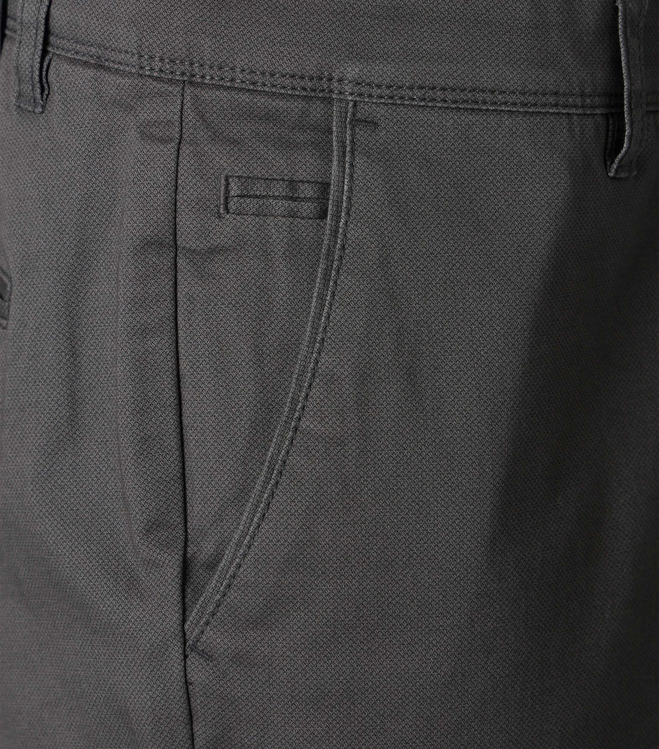 Chino im unifarbenen Design in der Farbe Eukalyptus