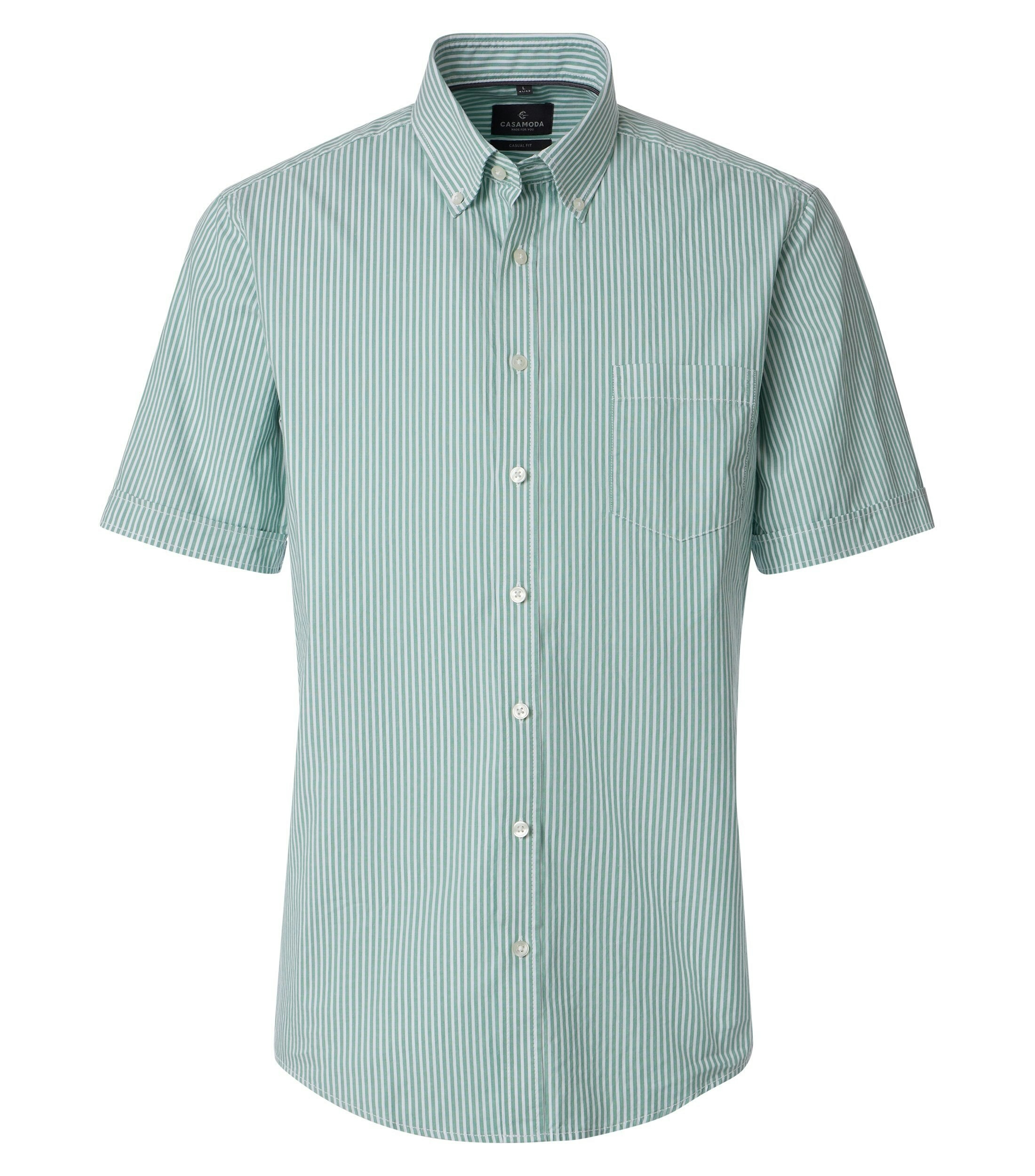 Ein Freizeithemd im gestreift Muster in der Farbe Grün