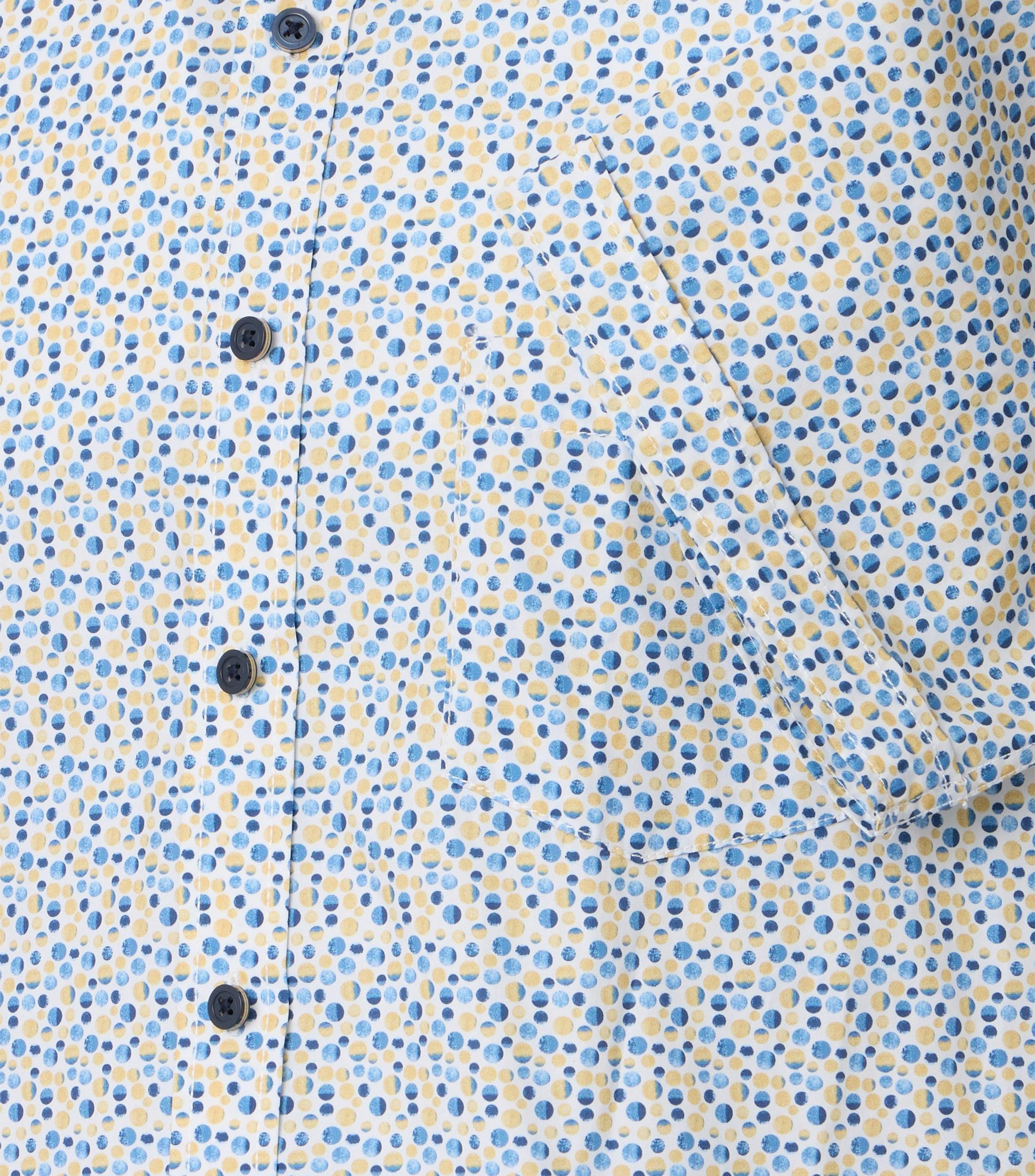 Ein Freizeithemd im Print Muster in der Farbe Gelb