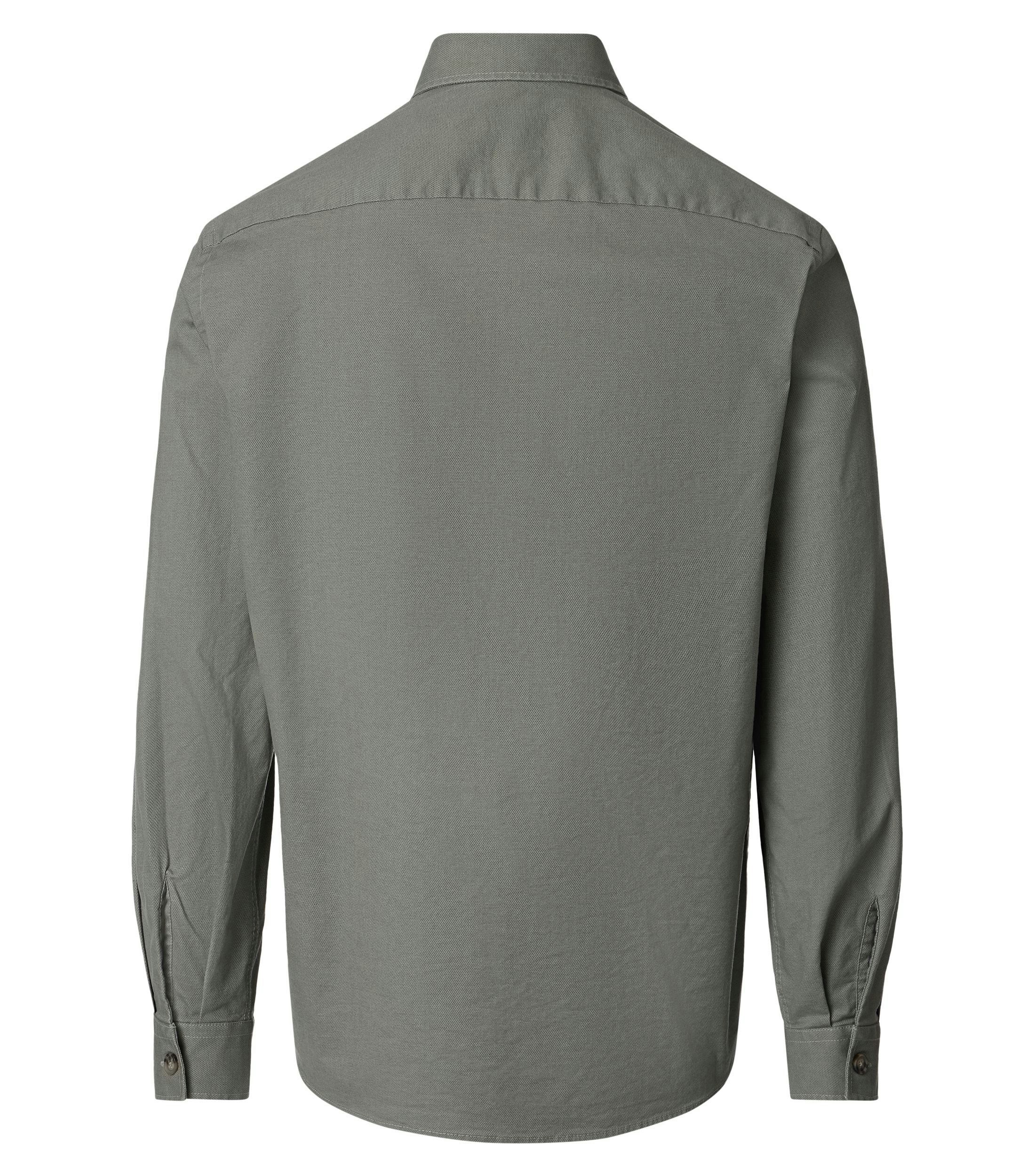 Ein Freizeithemd im uni Muster in der Farbe Grün