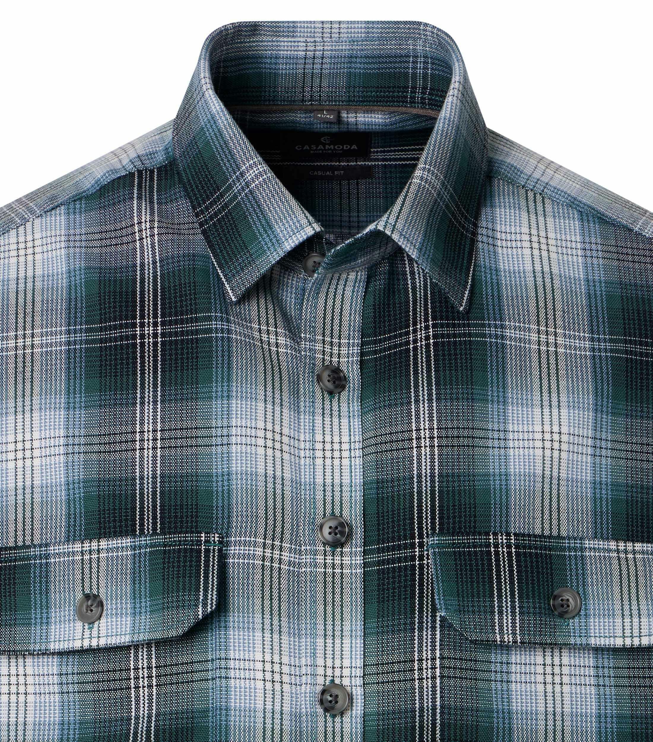 Ein Freizeithemd im uni Muster in der Farbe Grün