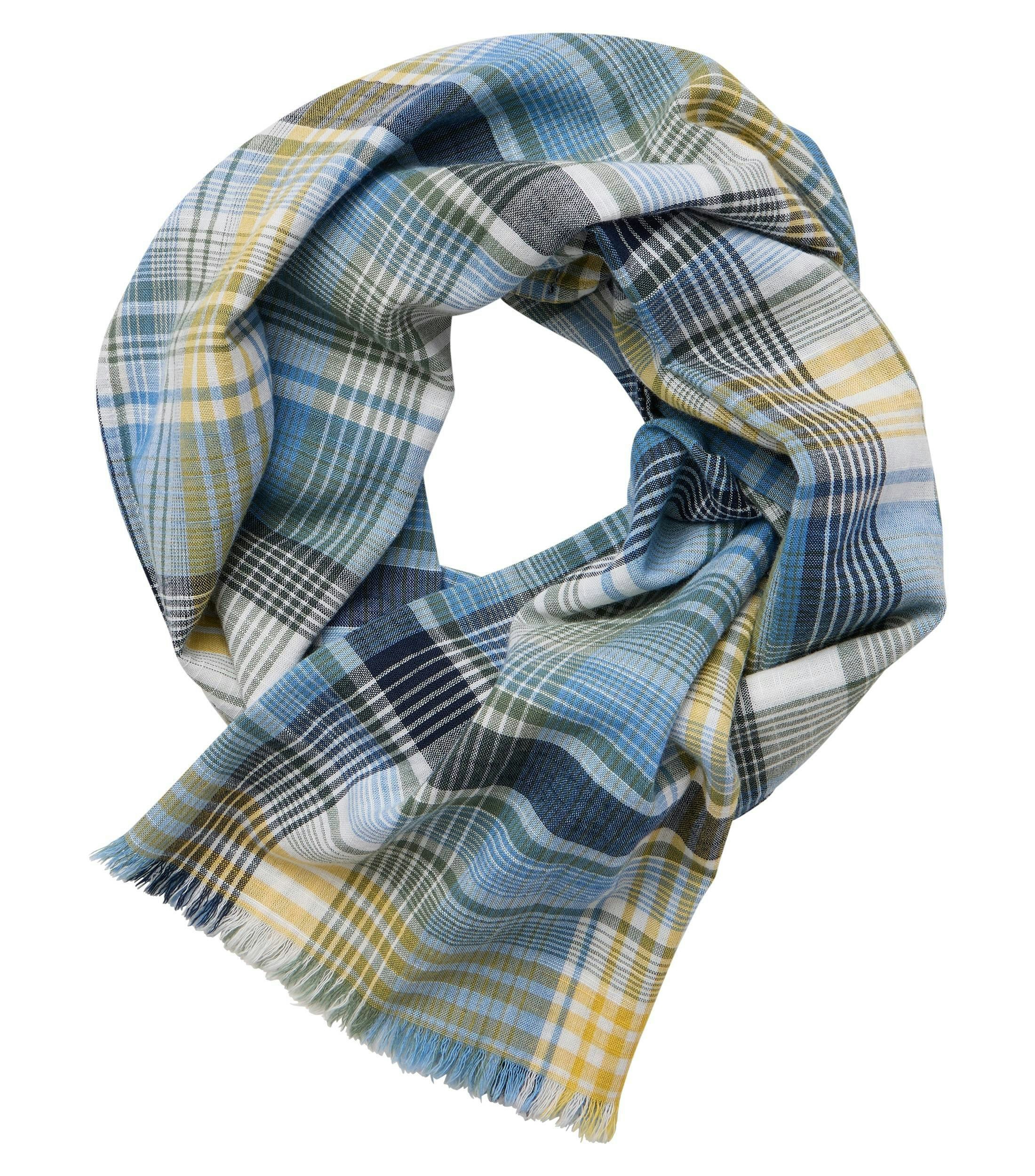 Ein Schal im uni Muster in der Farbe Blau