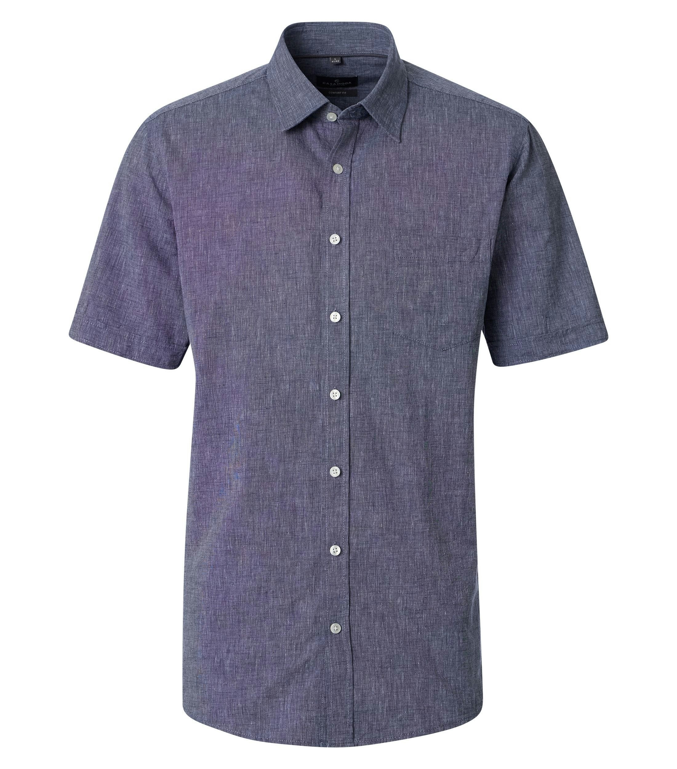 Ein Freizeithemd im uni Muster in der Farbe Blau
