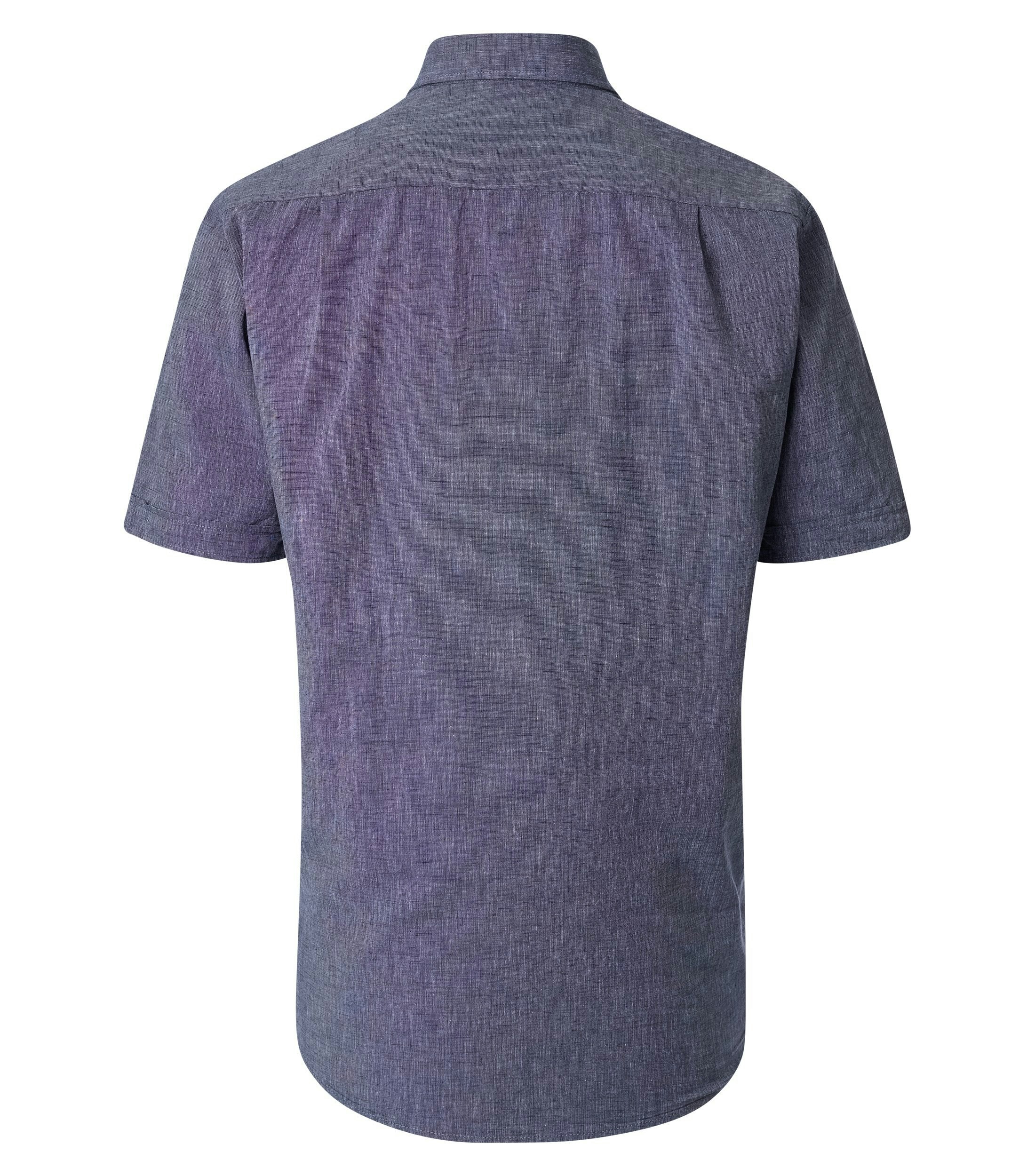 Ein Freizeithemd im uni Muster in der Farbe Blau