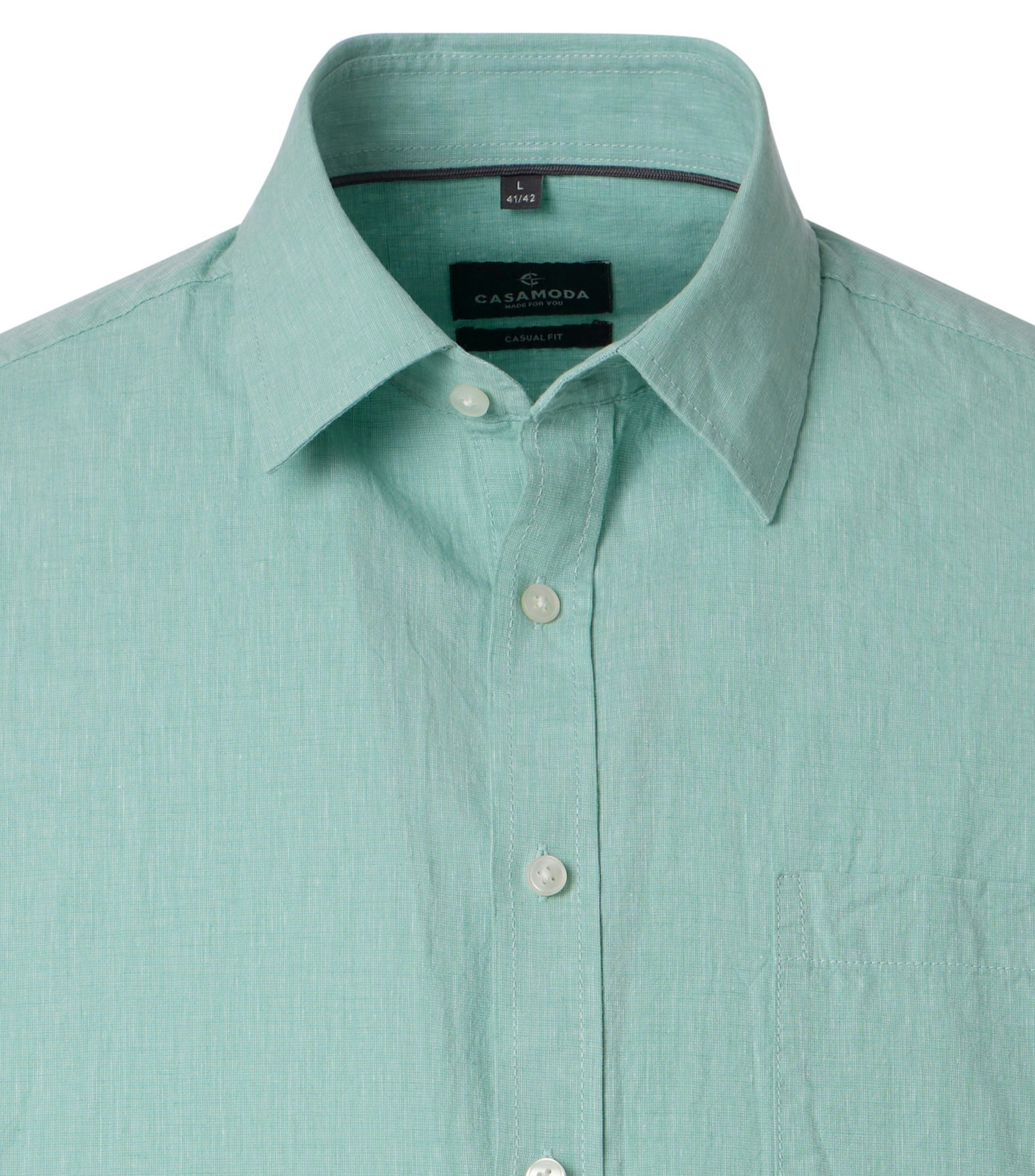 Ein Freizeithemd im uni Muster in der Farbe Grün