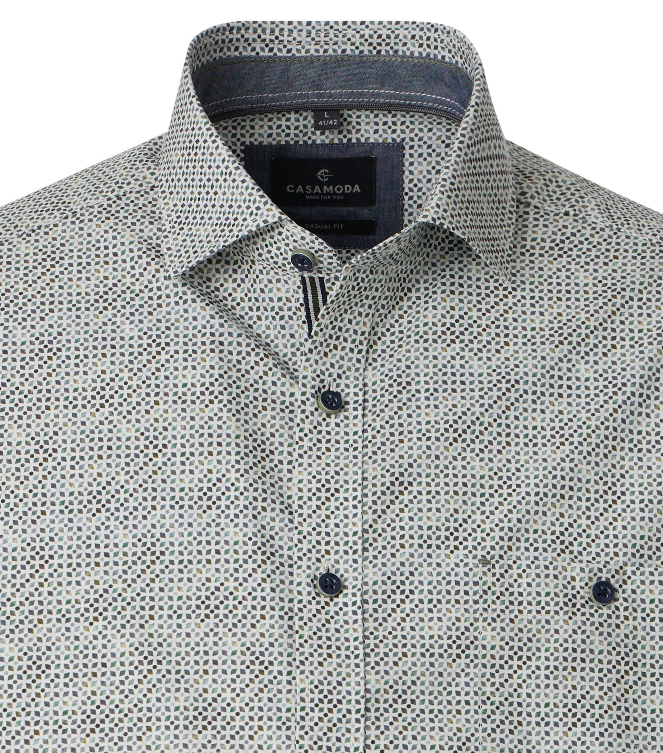 Ein Freizeithemd im Print Muster in der Farbe Grün