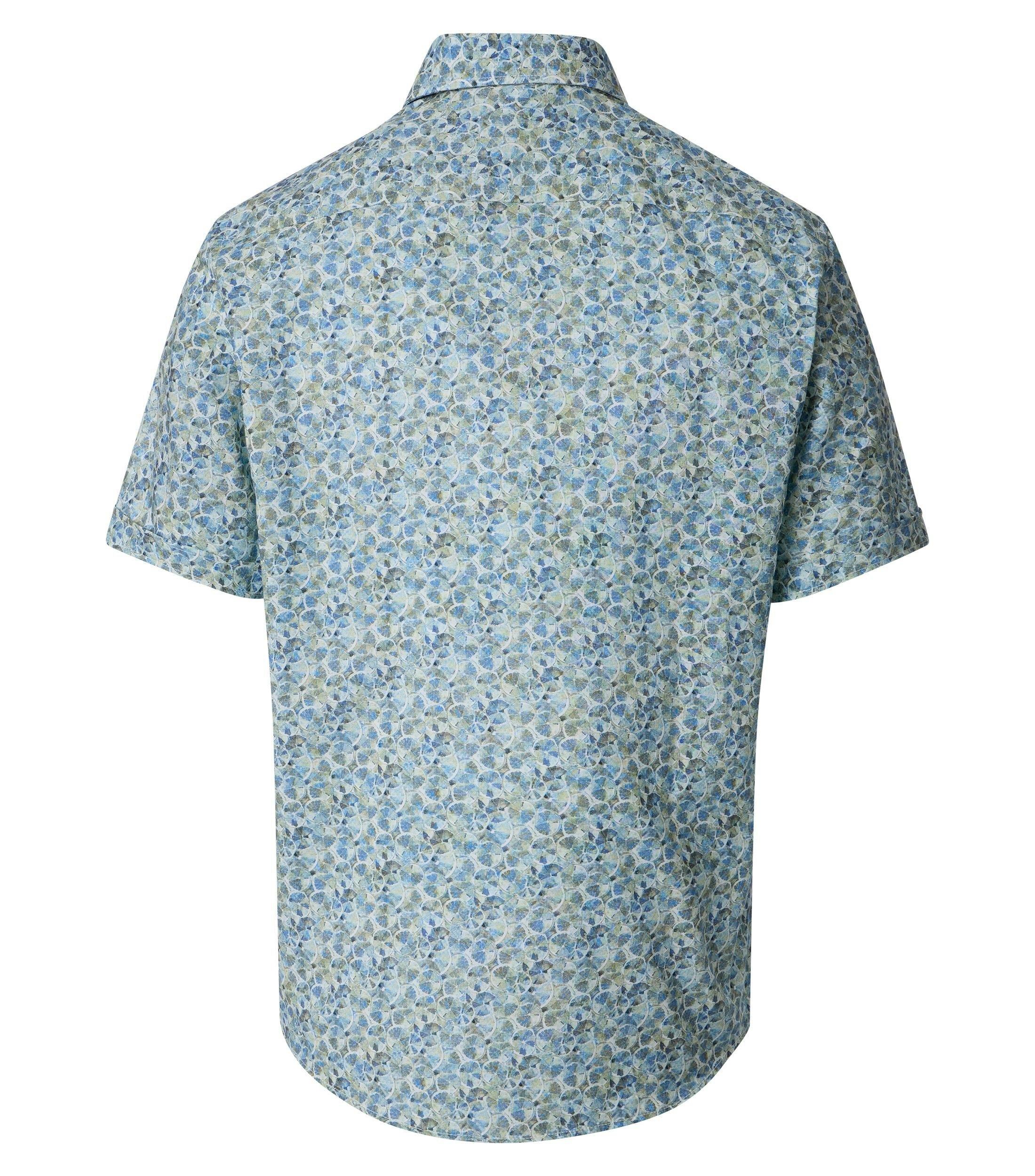 Ein Freizeithemd im Print Muster in der Farbe Grün