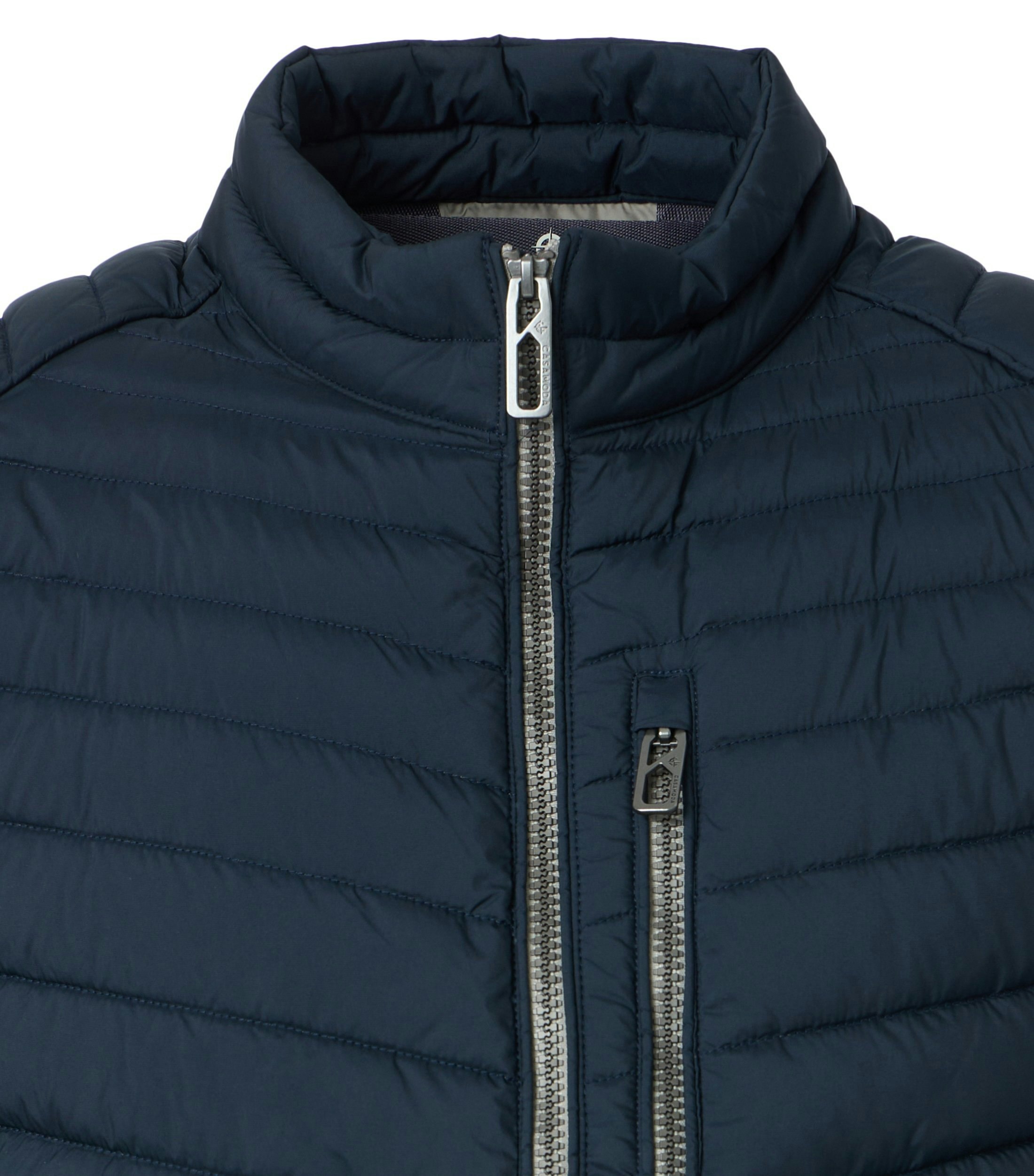 Eine Weste im uni Muster in der Farbe Dunkelblau