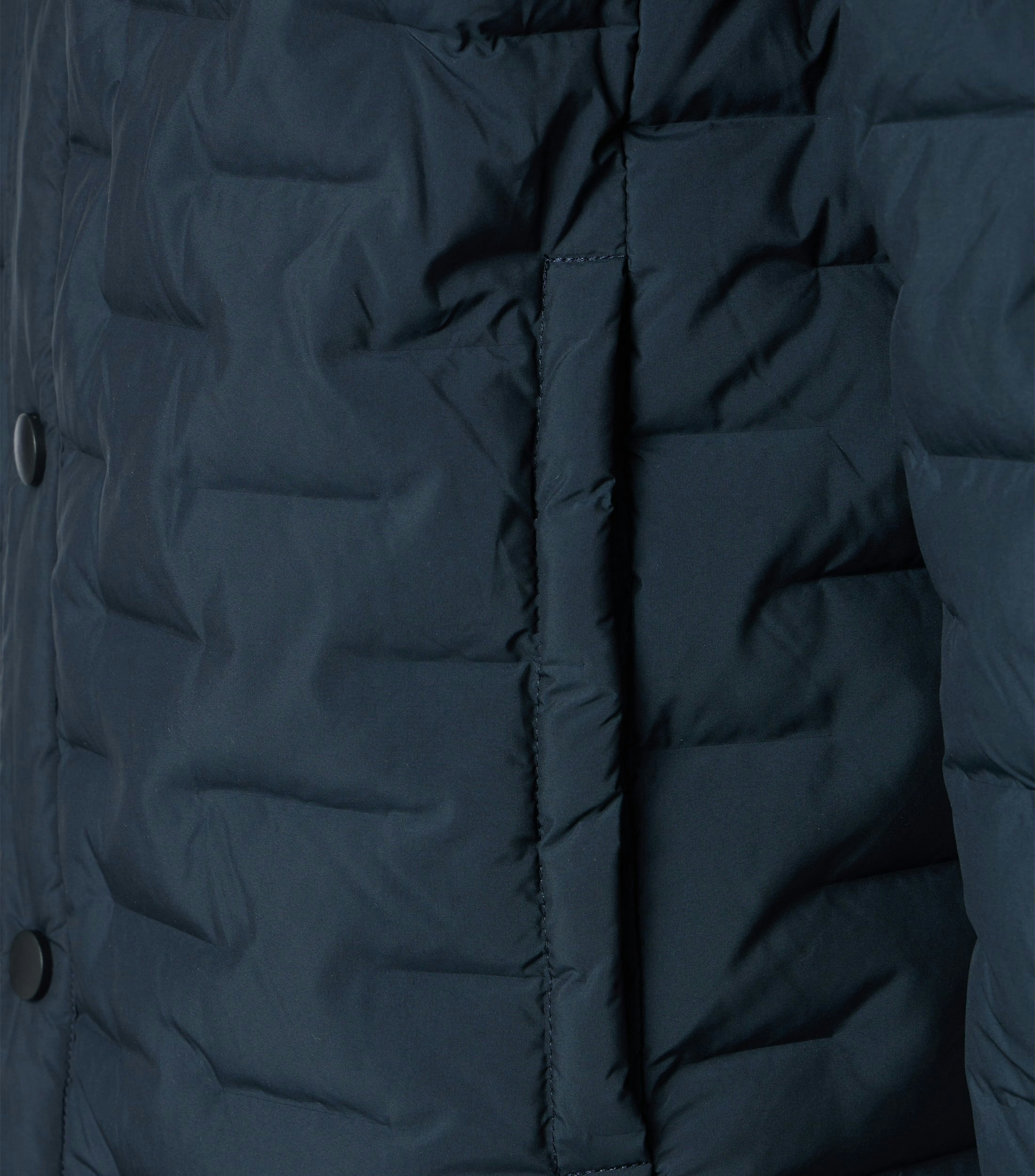 Eine Jacke im uni Muster in der Farbe Dunkelblau