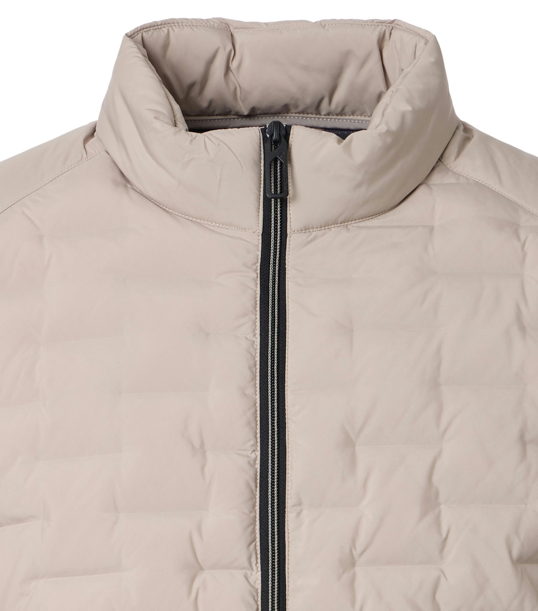 Eine Jacke im uni Muster in der Farbe Beige