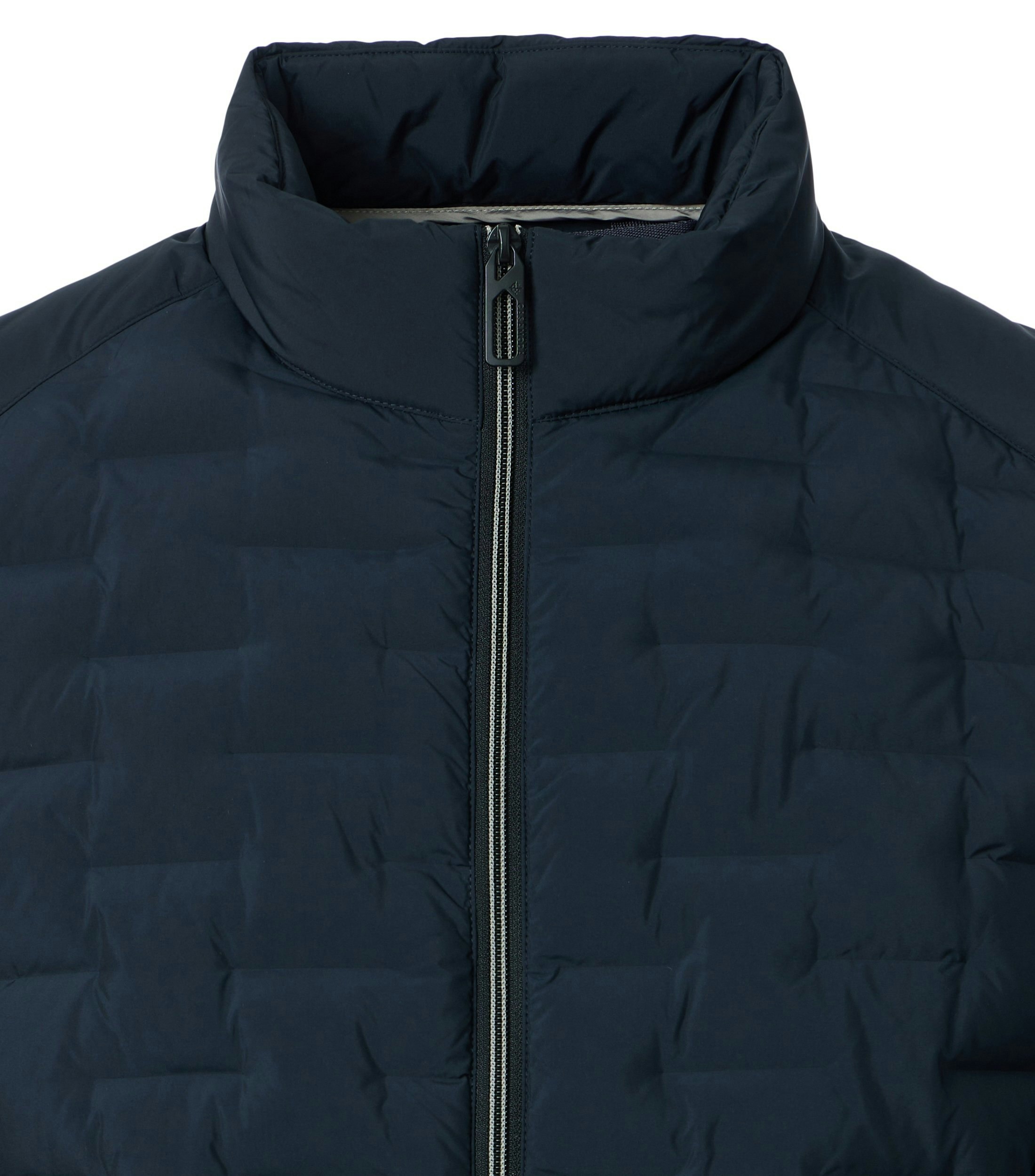 Eine Jacke im uni Muster in der Farbe Dunkelblau