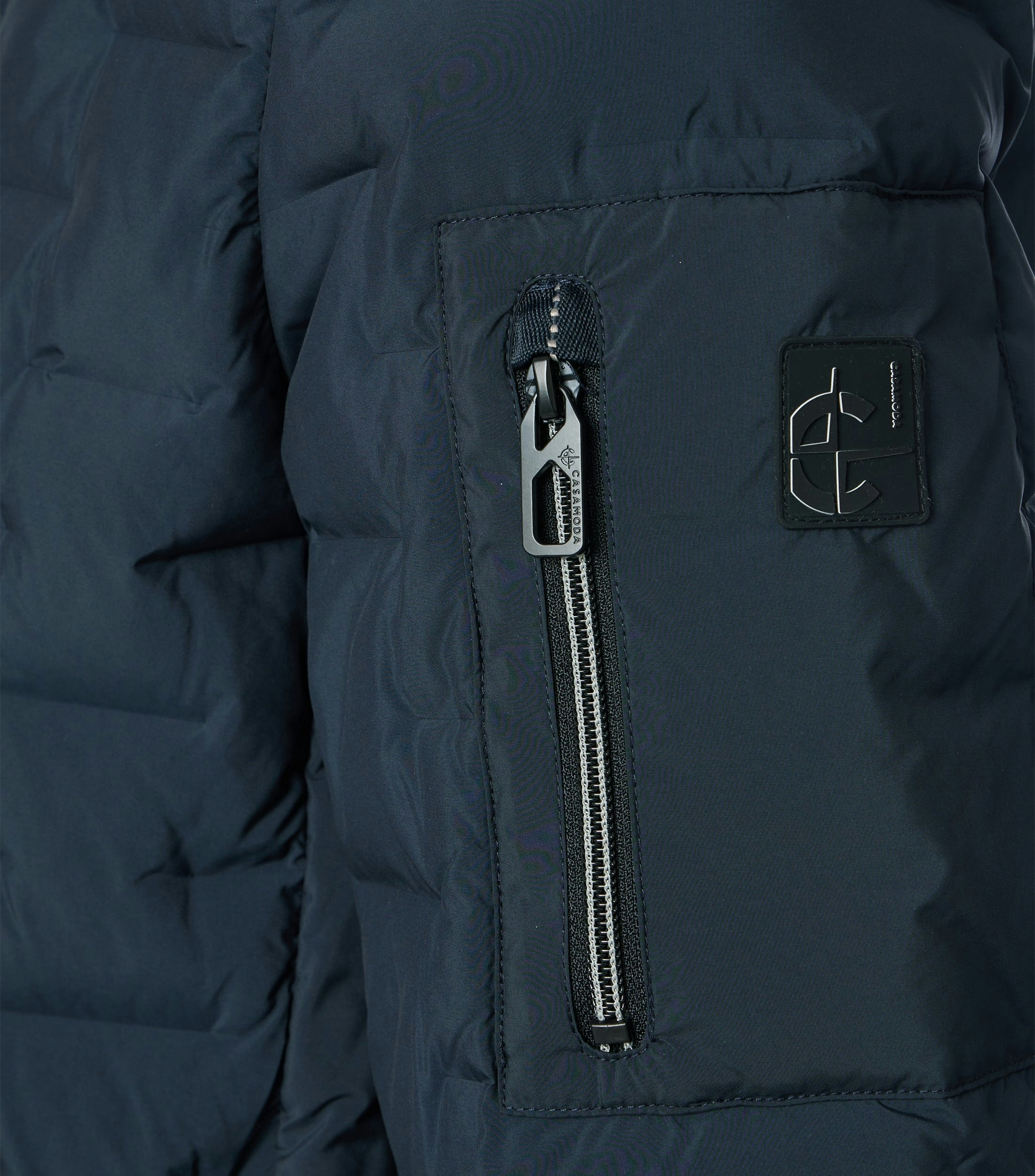 Eine Jacke im uni Muster in der Farbe Dunkelblau