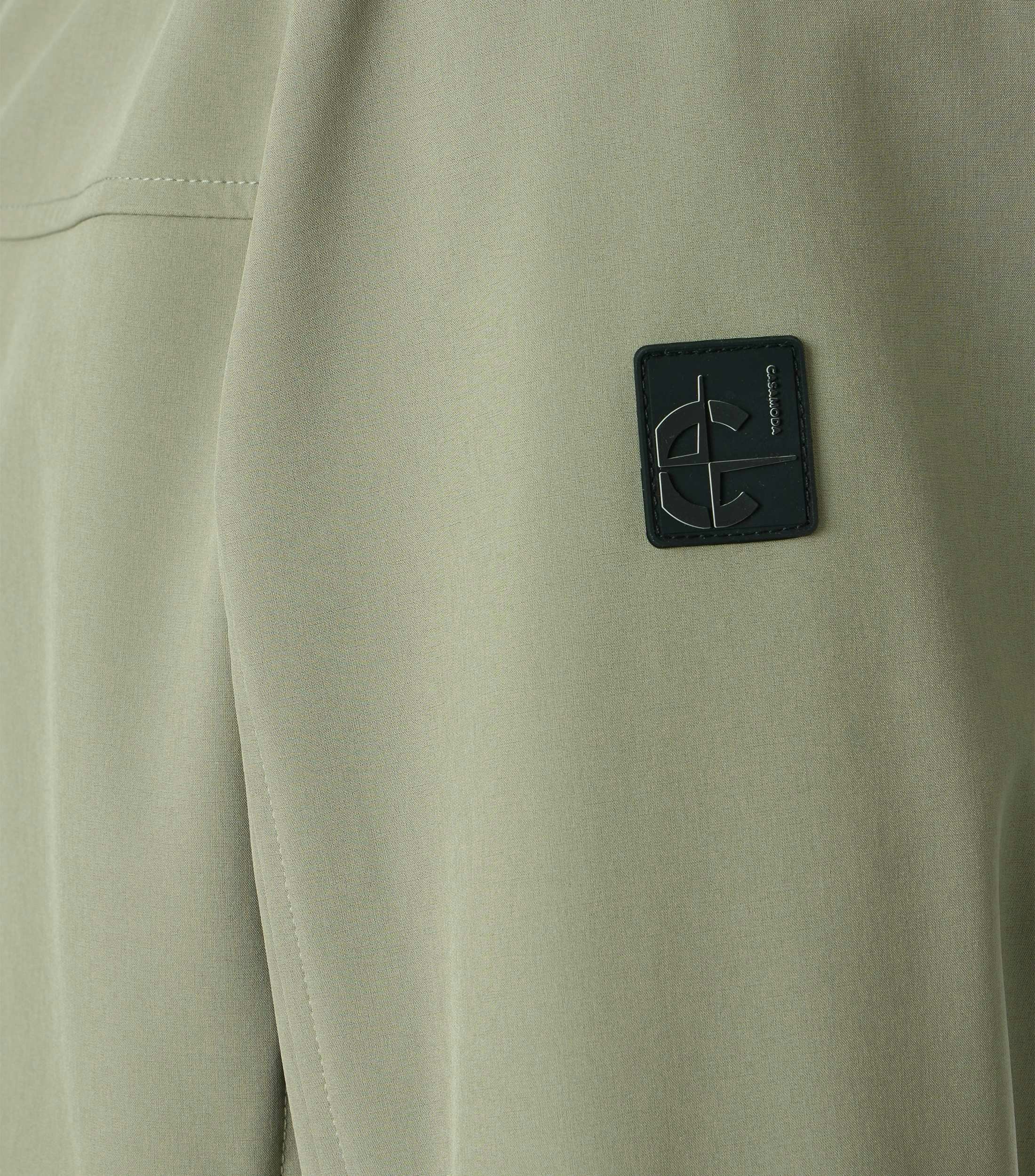 Eine Jacke im uni Muster in der Farbe Hellgrün