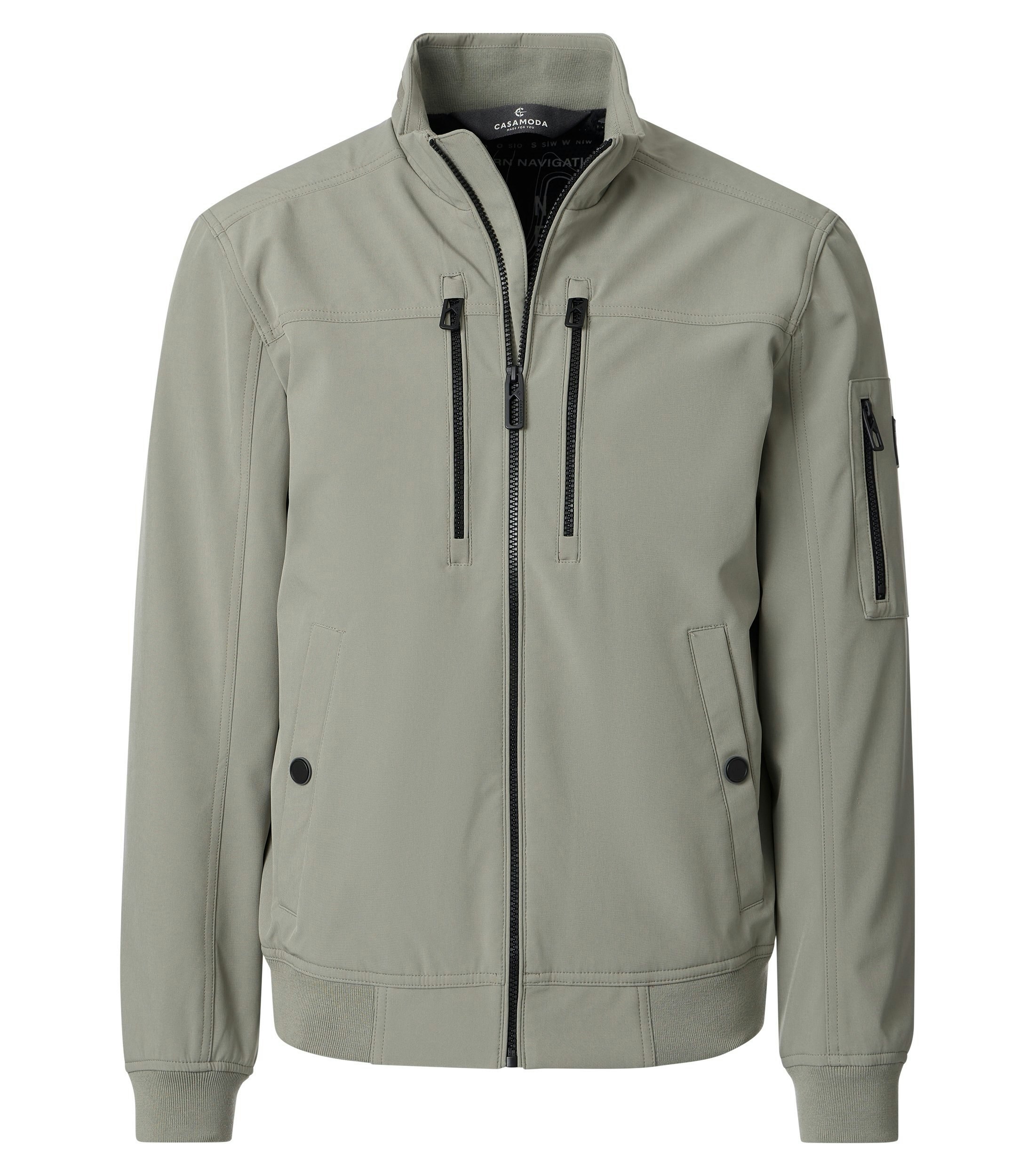 Eine Jacke im uni Muster in der Farbe Grün