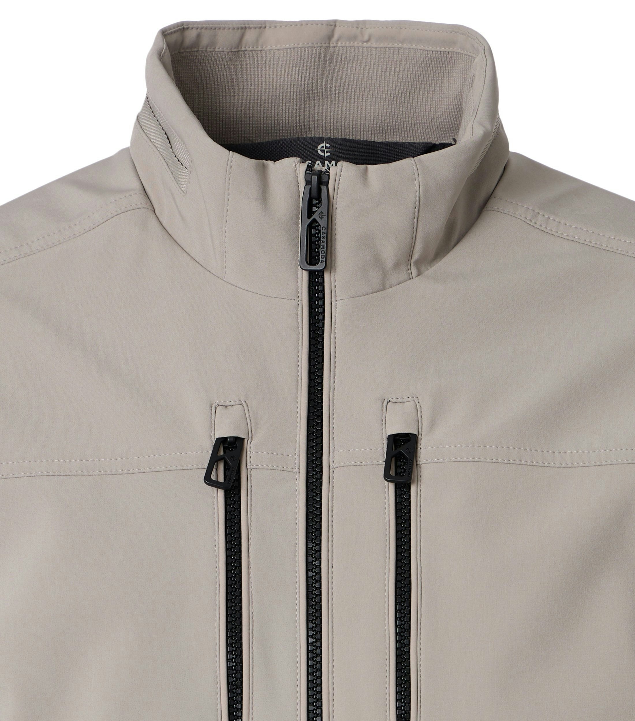 Eine Jacke im uni Muster in der Farbe Beige