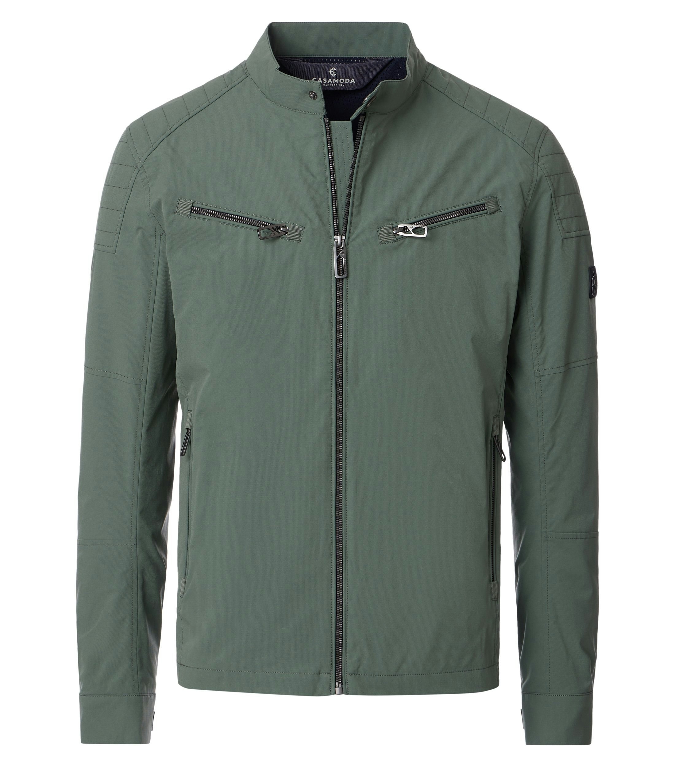 Eine Jacke im uni Muster in der Farbe Grün