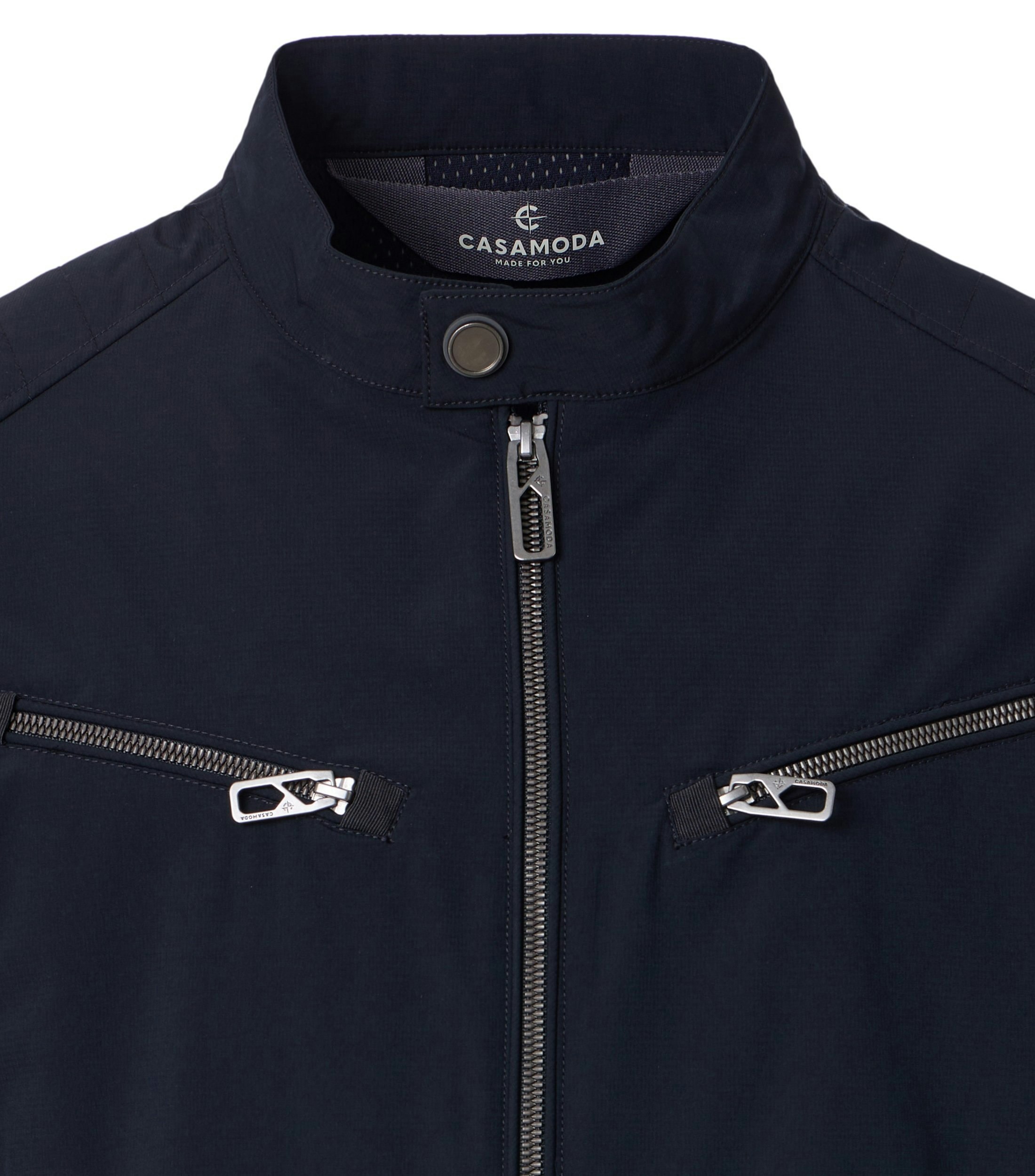Eine Jacke im uni Muster in der Farbe Dunkelblau