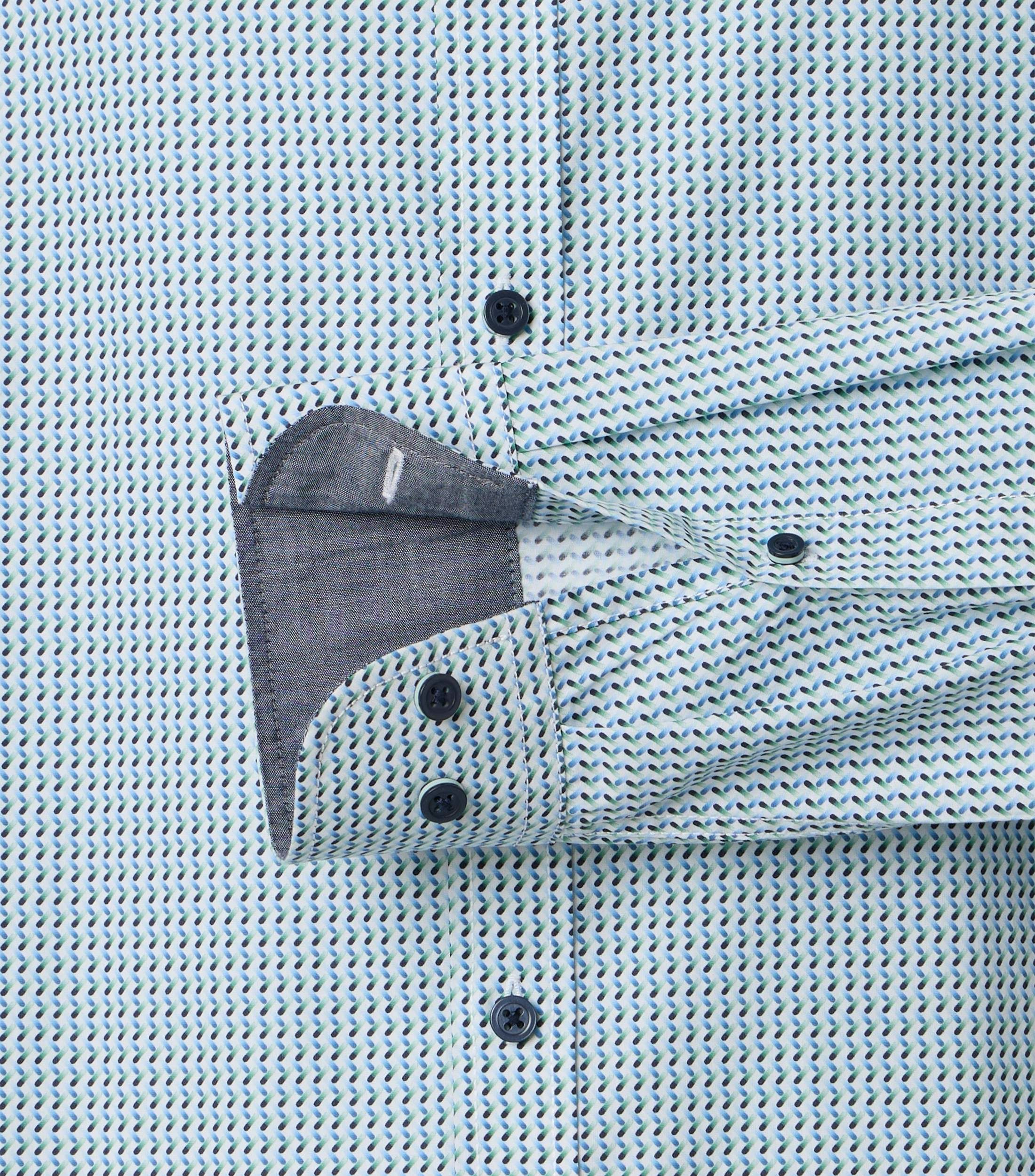 Ein Freizeithemd im Print Muster in der Farbe Hellblau